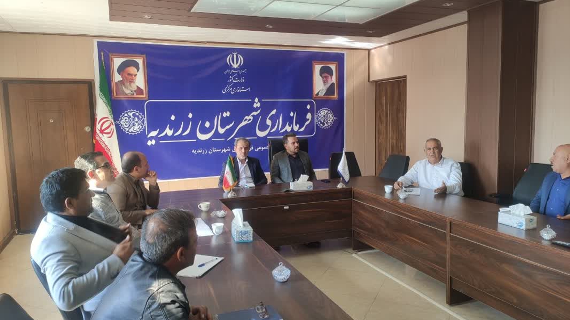 جلسه پیگیری گاز رسانی به روستاهای قاسم آباد سفلی و سلطان احمدلو