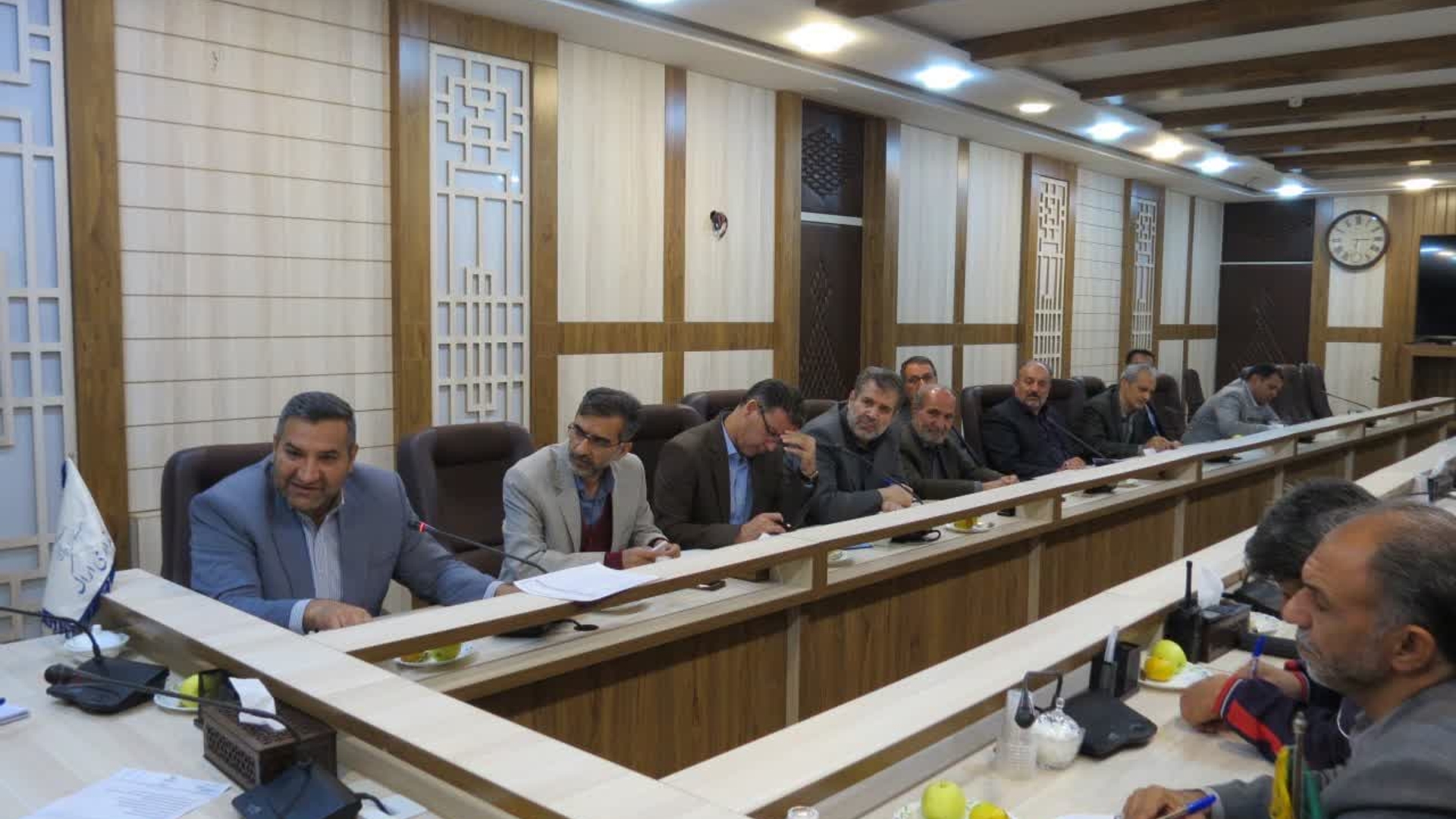 ✅جلسه هماهنگی ونحوه فعالیت هیات امنای ميدان ميوه و تره شهرستان اراک به ریاست هادی فرماندار شهرستان اراک