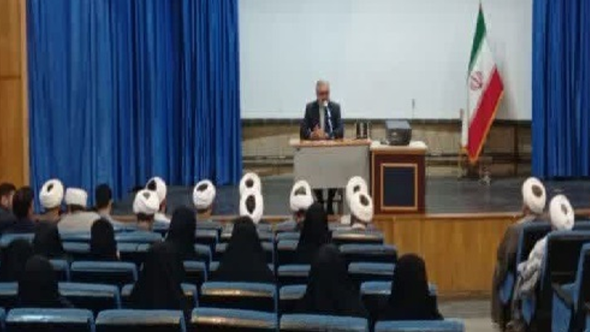 کارگاه مبانی سواد رسانه‌ای و نشست هم‌اندیشی مبلغین و مبلغات شهرستان شازند