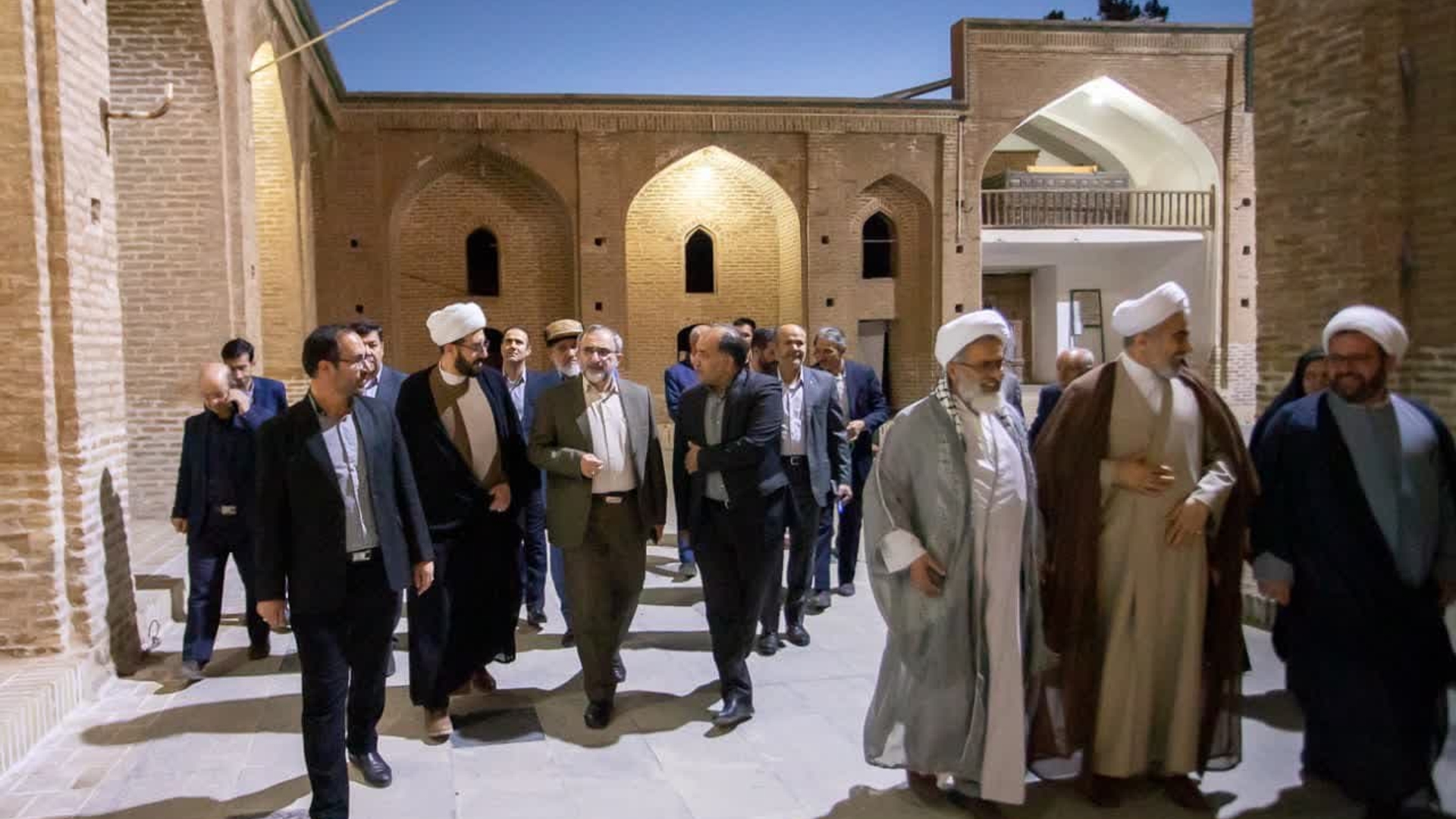 تشرف استاندار مرکزی به زیارت امامزاده سید محمد (ع) تفرش- بررسی میدانی وضعیت بنای امامزاده