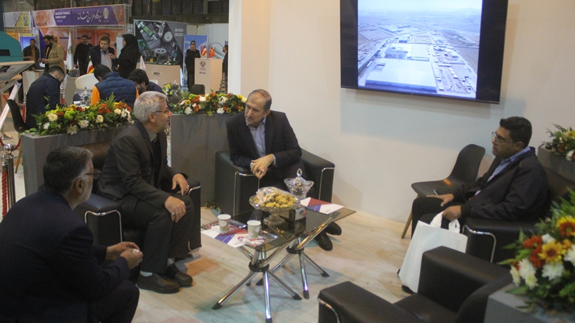 فرماندار از شانزدهمین نمایشگاه تخصصی صنعت استان مرکزی بازدید کرد