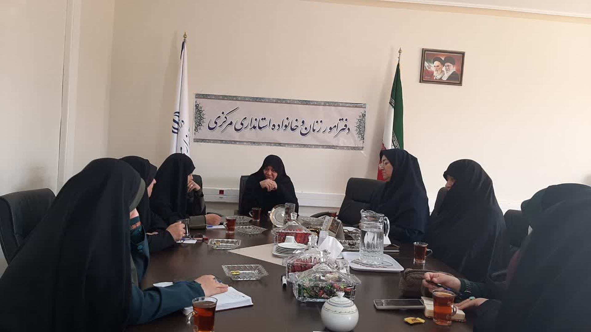 جلسه کارگروه کسب وکار هیات اندیشه ورز بانوان به ریاست مفتح زاده مدیر کل دفتر بانوان استانداری با حضور اعضای کارگروه در محل دفترامور بانوان استانداری برگزار شد .
دوشنبه ۲۹ آبان ۱۴۰۲