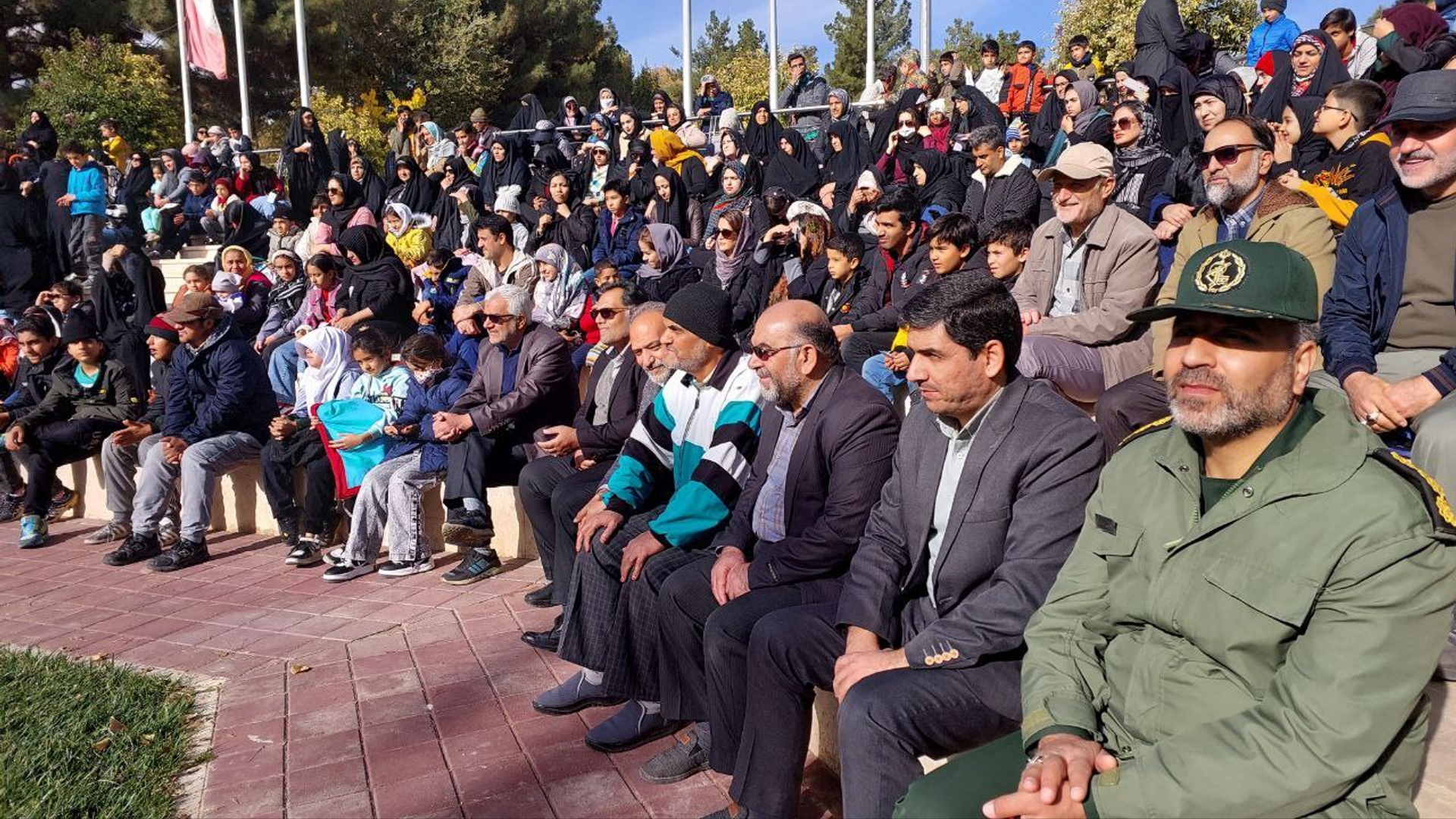 همایش بزرگ پیاده روی در محلات برگزار شد