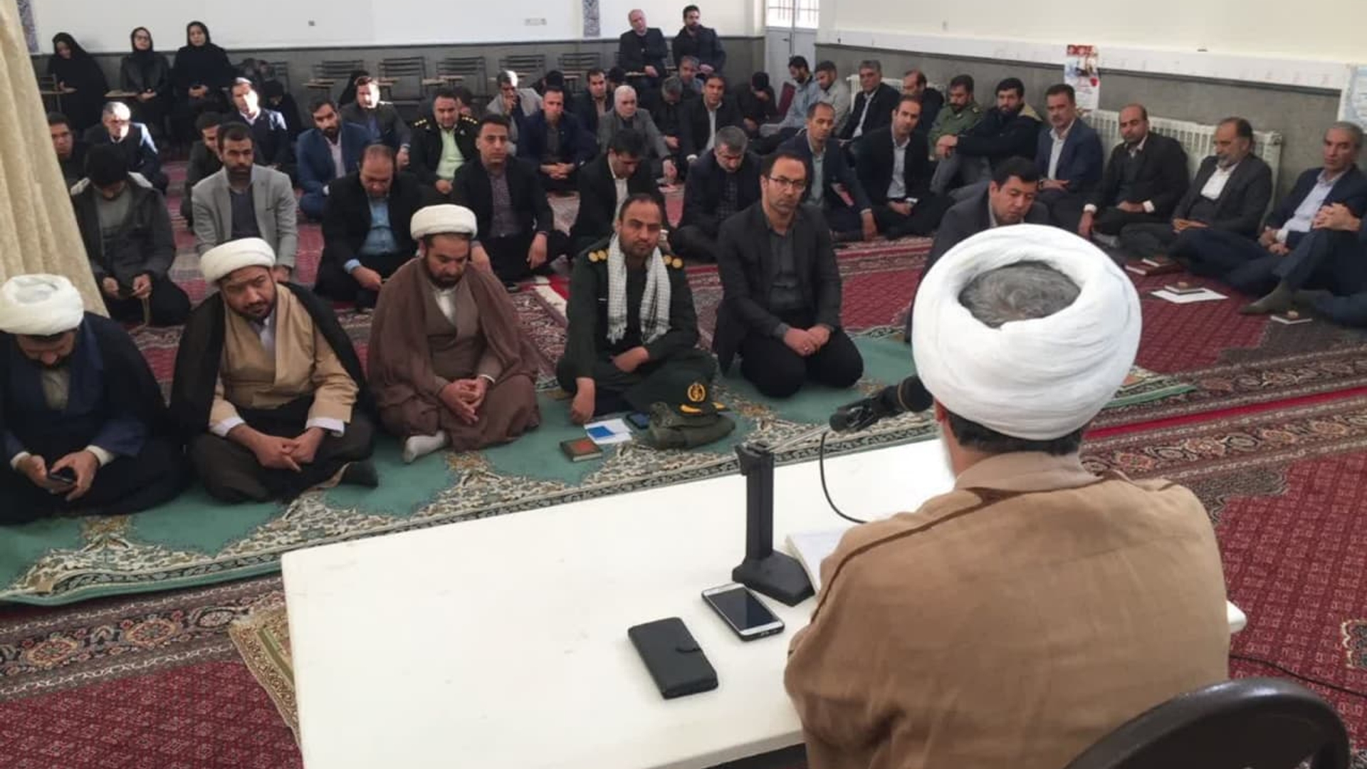 جلسه شورای اداری شهرستان به ریاست دکتر اتابکی فرماندار و با حضور دکتر اجرایی امام جمعه شهرستان و مدیران ادارات با قرائت زیارت عاشورا، جلسه اخلاق مدیران و سخنرانی فرمانده ناحیه مقاومت بسیج تفرش و ارائه گزارش اقدامات بسیج در سال گذشته به مناسبت گرامیداشت هفته بسیج در فرمانداری شهرستان تفرش برگزار شد.