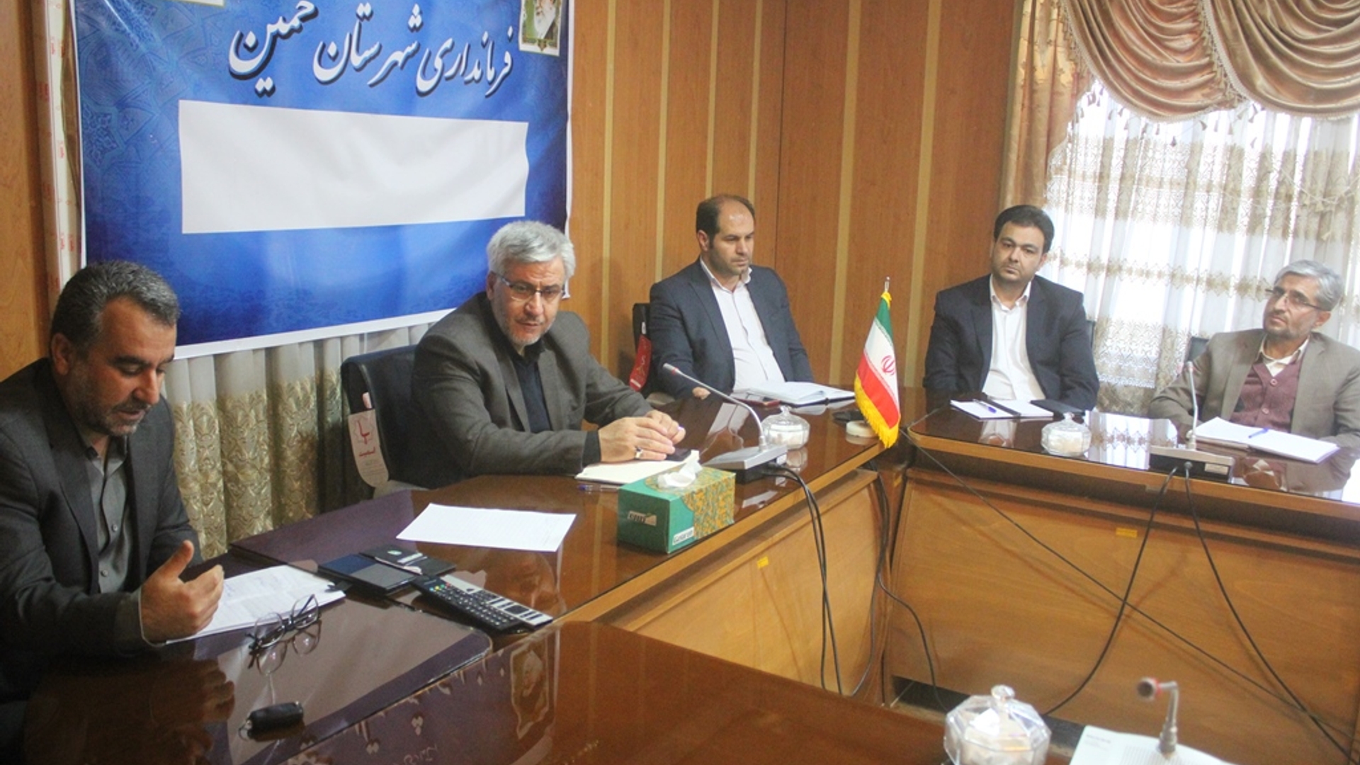 جلسه بررسی مسائل و مشکلات درمانگاه تامین اجتماعی خمین برگزار شد