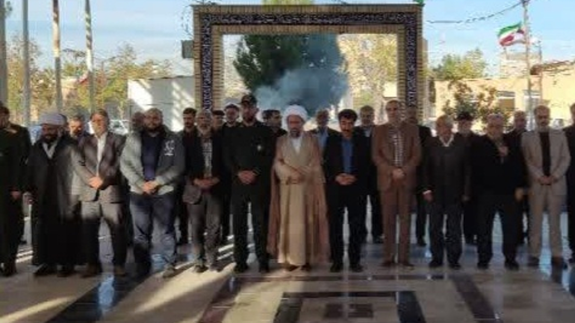 آیین گلباران مزار مطهر شهدای دفاع مقدس بخش زاویه به مناسبت هفته بسیج.