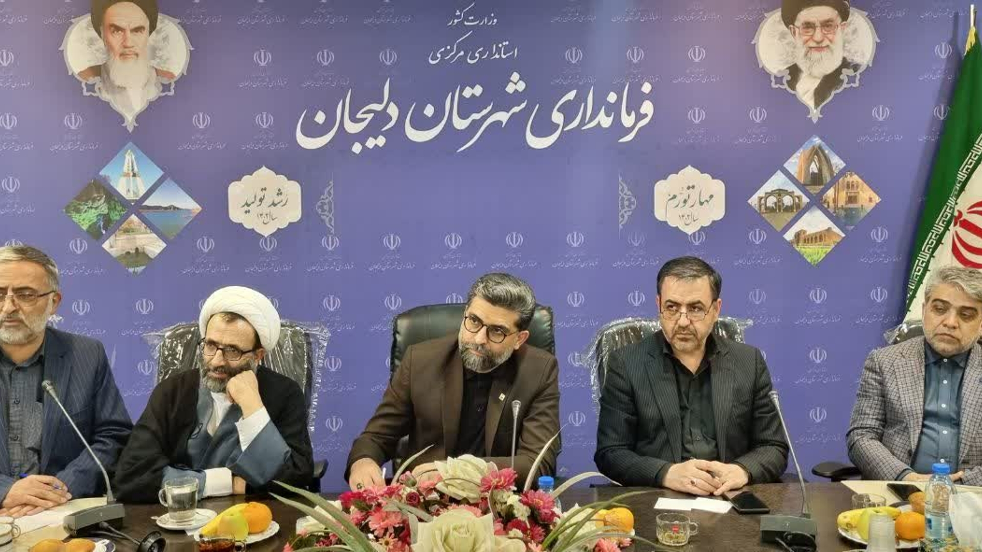 سفر یکروزه معاون وزیر صمت ومدیر عامل سازمان صنایع کوچک وشهرکهای صنعتی ایران به شهرستانهای محلات ودلیجان
 مقیمی معاون وزیر و مدیرعامل شرکت شهرک‌های صنعتی کشور از واحدهای تولیدی شهرستان محلات بازدید نمود.
در این بازدیدکه نماینده مردم شریف محلات و دلیجان در مجلس شورای اسلامی ، معاون هماهنگی امور اقتصادی وتوسعه منطقه ای استانداری ،فرماندارشهرستان محلات و مدیرکل صنعت،معدن  تجارت استان مرکزی  حضور داشتند راهکارهای تسهیل در سرمایه گذاری و رفع موانع تولید در شهرک‌های صنعتی استان بررسی شد. 
بازدید از شرکت سنگ سنگستان وشرکت تریکو گلزار از برنامه های دیگر  مقیمی در سفر به محلات بود.
 نشست با فعالان اقتصادی و مدیران واحدهای تولیدی شهرستان محلات آخرین برنامه دکتر مقیمی در شهرستان محلات بود.  
همچنین در شهرستان دلیجان نشست با فعالان اقتصادی برگزار  گردید.
📅 سه شنبه ۷ آذر ۱۴۰۲