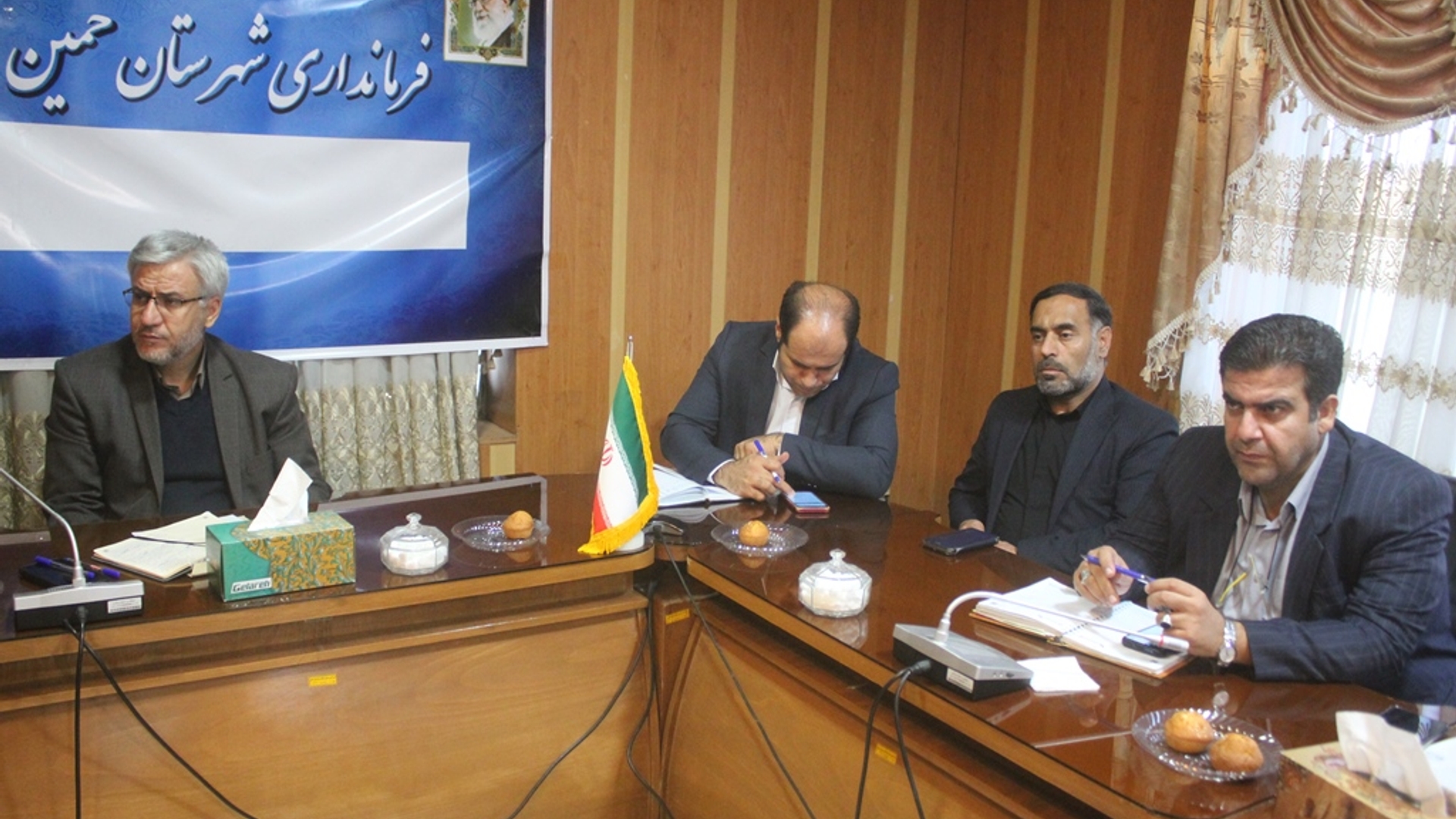 جلسه هماهنگی گازرسانی به پردیس تحقیقات لوبیای شهرستان خمین برگزار شد