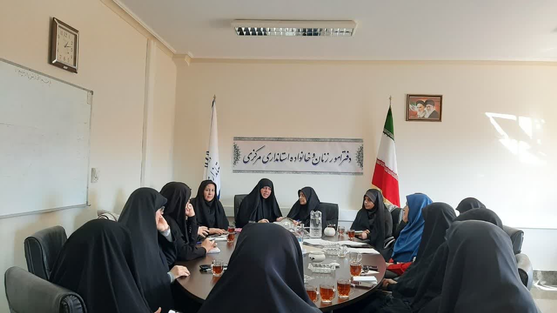 جلسه شورای هماهنگی زنان در دفاع مقدس  با موضوع برگزاری پانزدهمین جشنواره  اسوه های صبر واستقامت به ریاست مفتح زاده مدیر کل دفتر امور بانوان وخانواده استانداری و با حضور اعضا در محل دفتر امور بانوان و خانواده برگزار گردید .
چهارشنبه ۸ آذر ۱۴۰۲