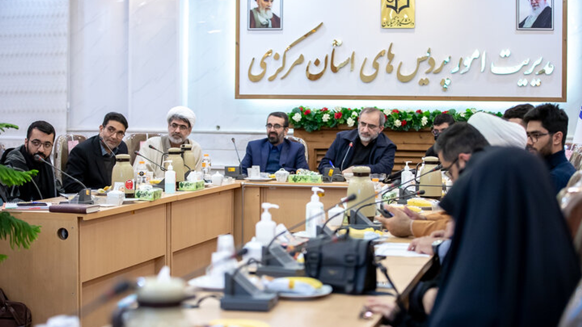 گفتگوی ۳ساعته استاندار مرکزی با فعالان دانشجویی