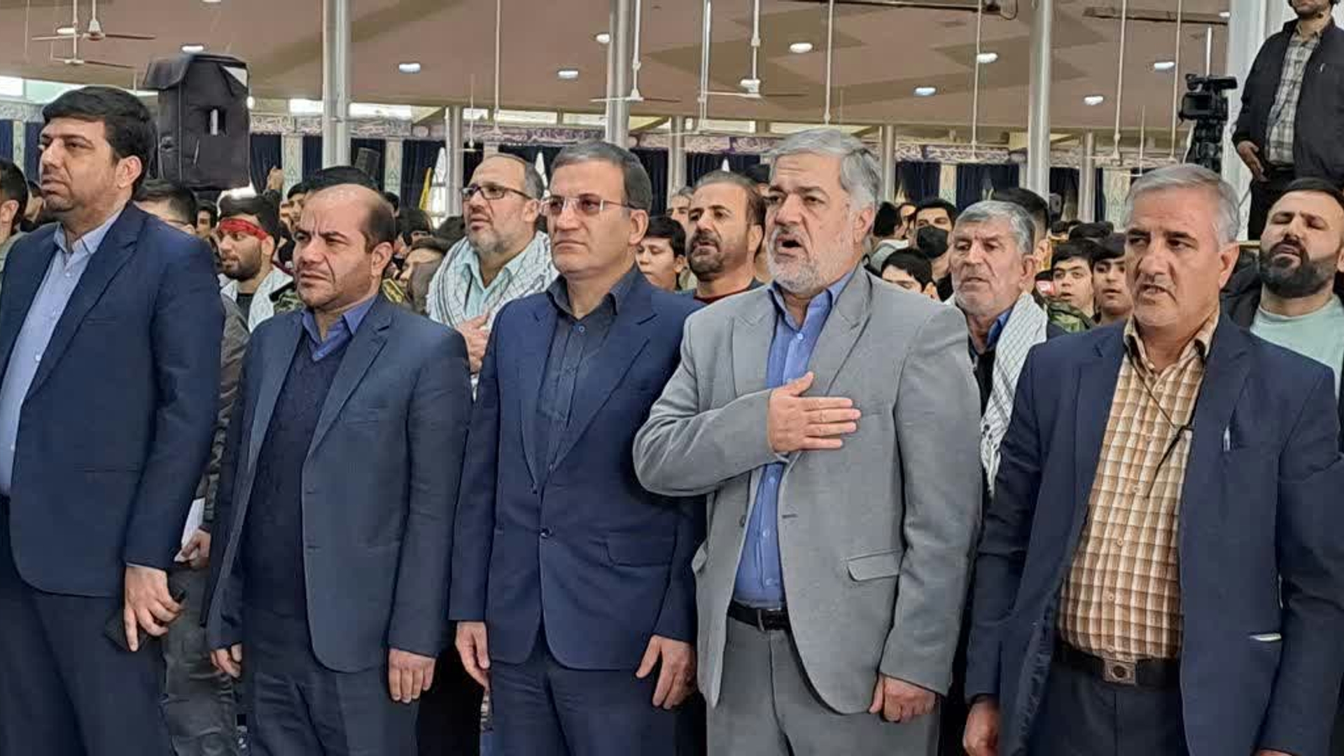 🔴اجتماع بزرگ بسیجیان شهر اراک به مناسبت گرامیداشت هفته بسیج در مصلی بیت المقدس اراک برگزار گردید