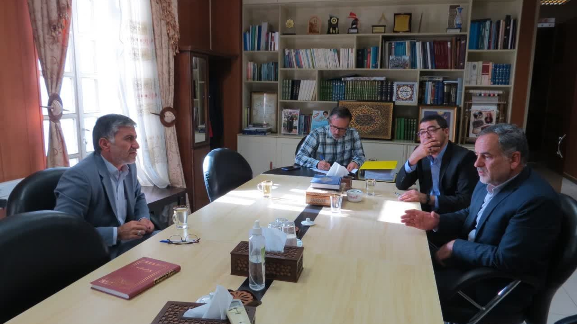 نشست هیات تطبیق مصوبات شوراهای اسلامی شهرهای تابعه شهرستان اراک  برگزار گردید