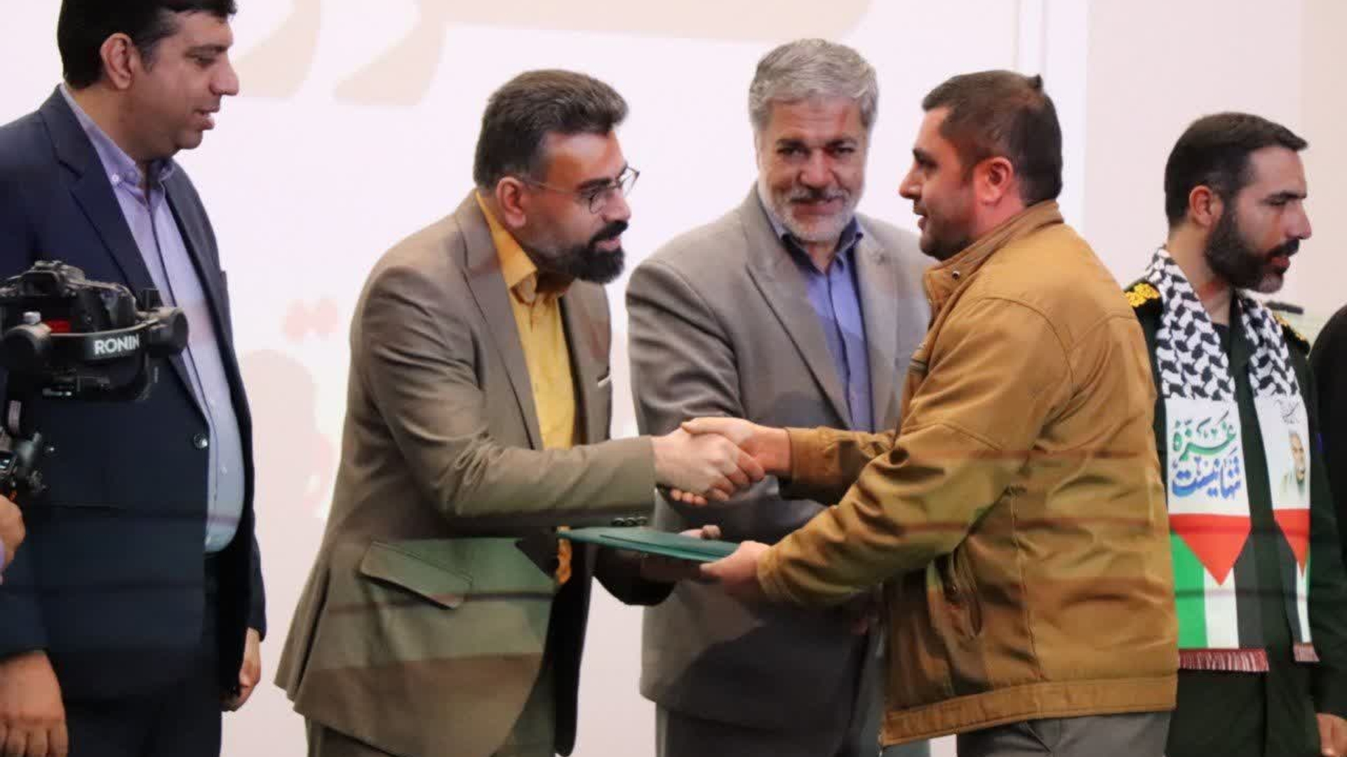 گزارش تصویری آیین تجلیل از بسیجیان نمونه شهرستان اراک