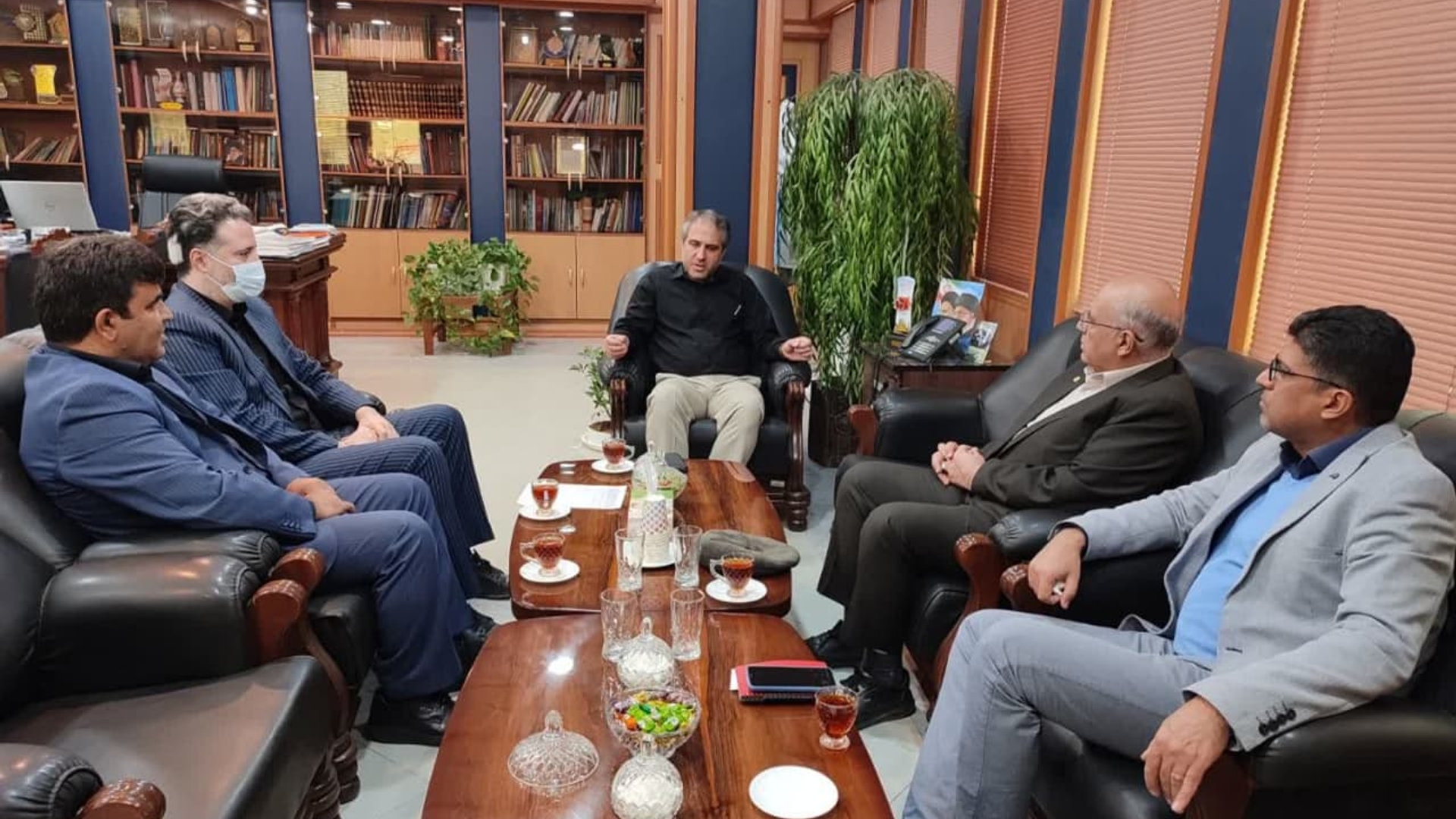 مدیران اداره کل تجهیز و نوسازی مدارس استان مرکزی با مهدی الیاسی معاون استاندار و فرماندار ویژه شهرستان ساوه دیدار و گفتگو کردند.