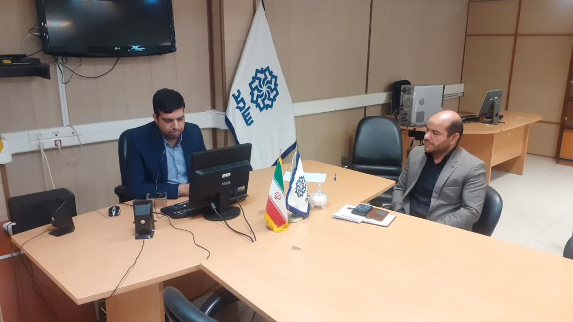 هم اکنون پاسخگویی برخط (تلفنی) هادی فرماندارشهرستان اراک در مرکز سامد استان