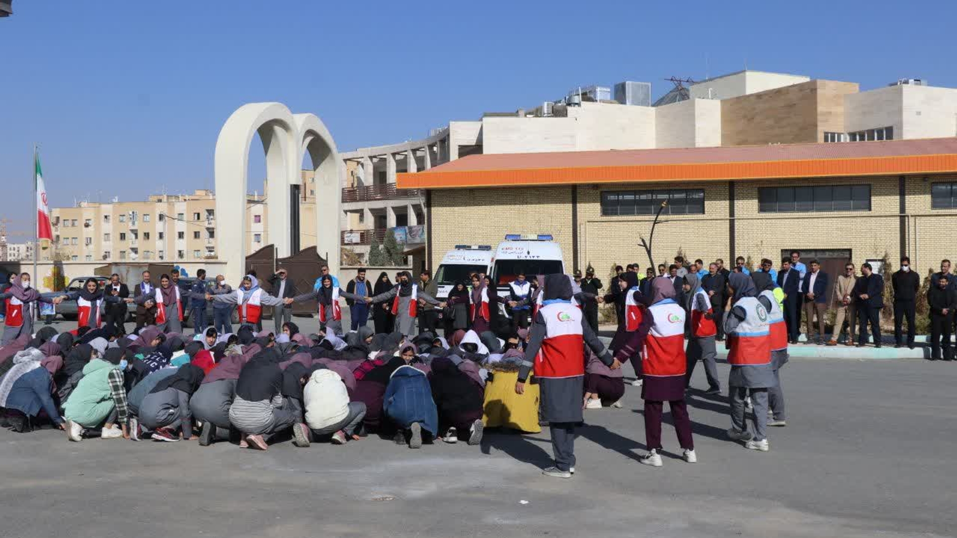 گزارش تصویری بیست وپنجمین مانور زلزله با حضورهادی فرماندارشهرستان اراک، محترمی مدیر کل مدیریت بحران استانداری