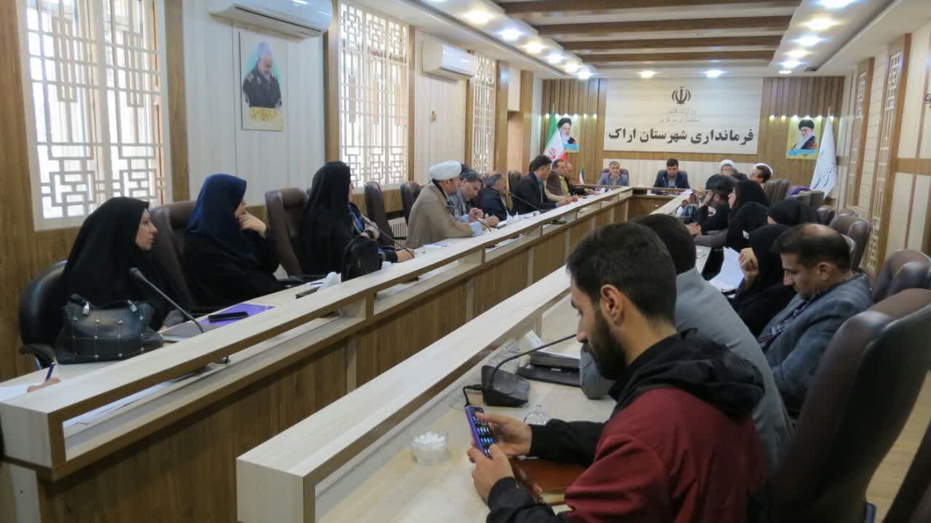 نهمین جلسه کار گروه  اجتماعی ،فرهنکی،سلامت،زنان و خانواده شهرستان اراک  ۸صبح روز پنجشنبه تاریخ ۱۴۰۲-۰۹-۰۹  به ریاست  جناب آقای هادی فرماندار شهرستان اراک وبا  حضور نصیری معاون  سیاسی و اجتماعی فرمانداری اراک  وسایر  اعضا و مدعوین  در محل سالن جلسات فرمانداری بر گزار گردید