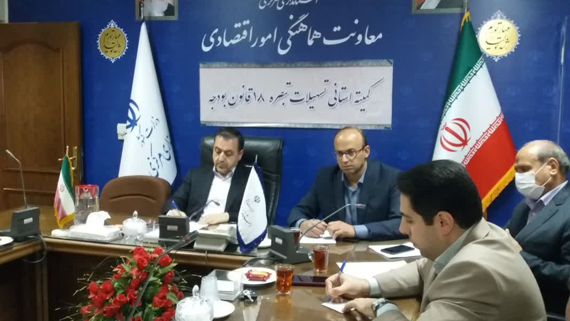 جلسه کمیته استانی تسهیلات بند"الف"تبصره ۱۸ قانون بودجه سال ۱۴۰۱ به ریاست معاون هماهنگی امور اقتصادی وتوسعه منطقه ای وبا حضور اعضاء وتعدادی از بانک های عامل برگزار شد.
در این جلسه گزارشی از آخرین وضعیت منابع ابلاغی ،عملکرد بانکهای عامل ودستگاههای اجرایی ارائه وطرح های پیشنهادی دستگاههای اجرایی مورد بررسی وتصویب قرار گرفتند.
شنبه ۱۴۰۱-۰۹-۰۴
@Economicostandarimarkazi