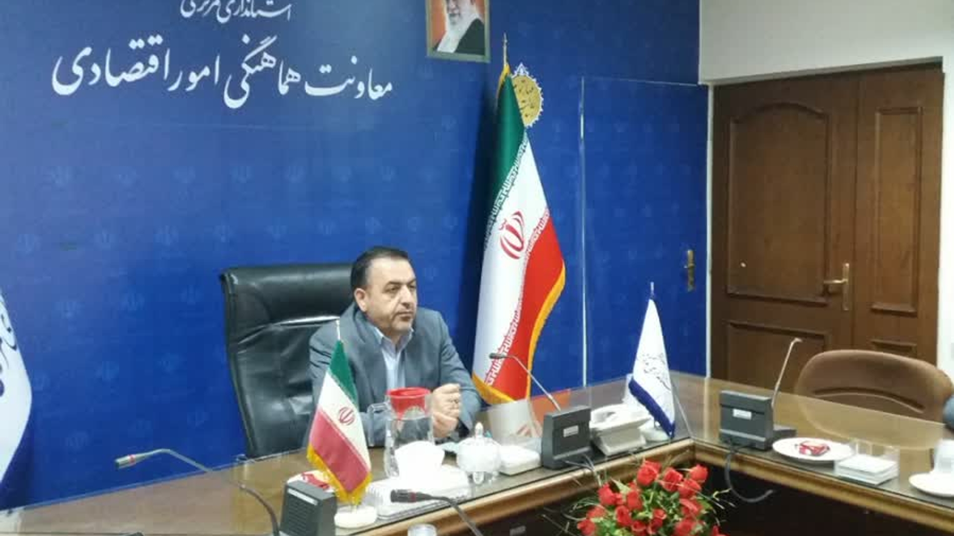 چهارمین جلسه گروه کاری زنجیره های ارزش راهبردی استان به ریاست میرزاخانی معاون هماهنگی امور اقتصادی وتوسعه منطقه ای برگزار شد.
در این جلسه نتایج فاز اول مطالعه زنجیره های ارزش راهبردی استان توسط راهبر استانی تشریح ونقطه نظرات اعضاء پیرامون آن اخذ گردید.
بر اساس مطالعات مذکور ۱۲ رسته فعالیت اولویت دار جهت اجرای مدل توسعه زنجیره های ارزش شناسایی شده است.
در این جلسه همچنین در خصوص چگونگی اجرای فازهای بعدی این برنامه وتامین منابع مورد نیاز بحث وگفتگو وتصمیماتی اتخاذ گردید.
شنبه۱۴۰۲-۰۸-۲۷