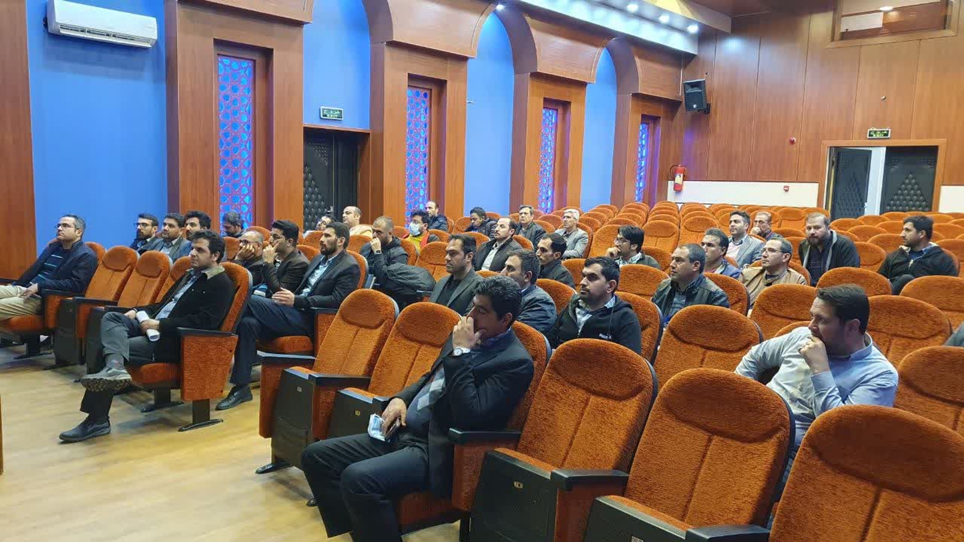 برگزاری کارگاه آموزشی با عنوان "ارزیابی کیفیت آسفالت" ویژه ناظران فنی دهیاری های استان