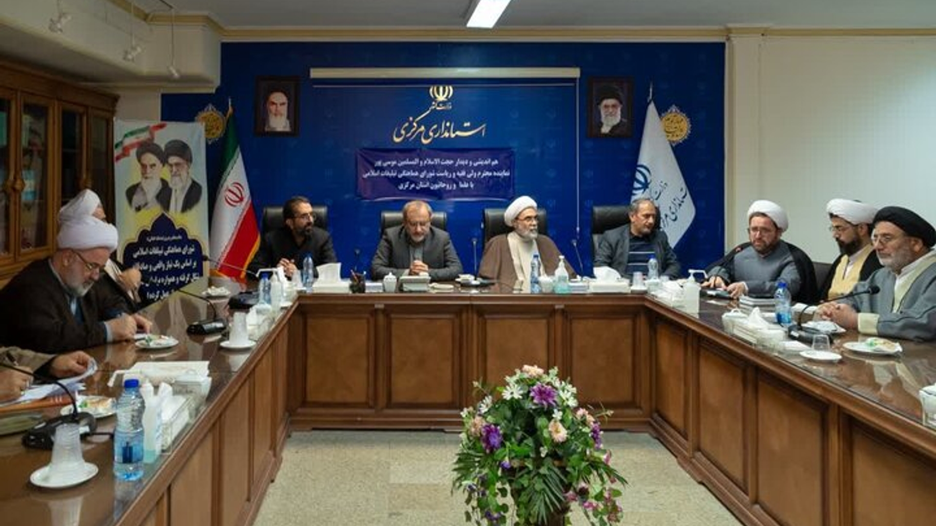 روحانیون و ائمه جمعه از حلقه‌های مؤثر ارتباط دولت و مردم هستند