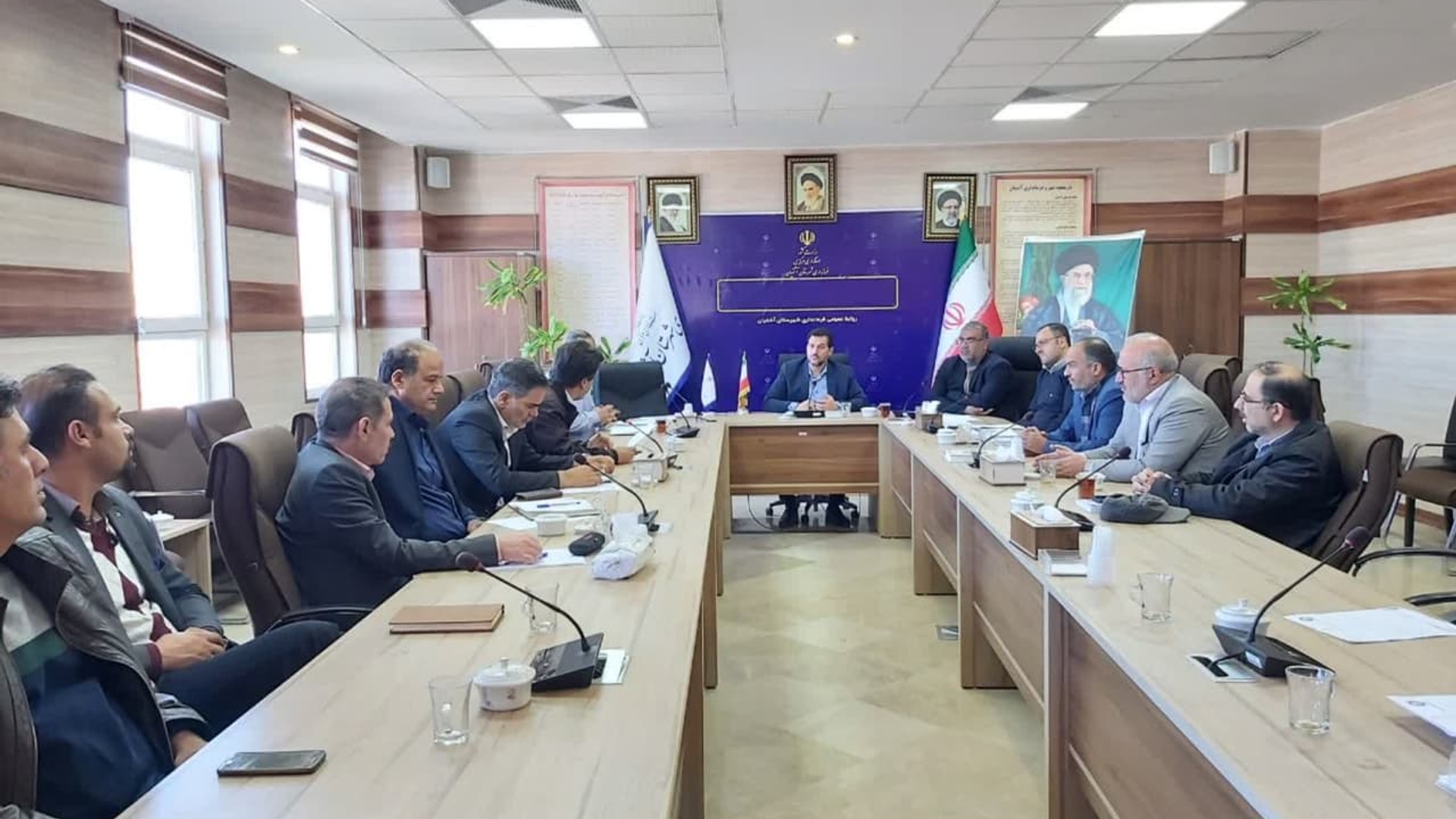 دومین جلسه ستاد بازآفرینی شهری محدوده ها و محله های هدف برنامه های احیاء بهسازی و نوسازی بافت های فرسوده و ناکارآمد شهری آشتیان به ریاست مهندس وروانی فراهانی فرماندار و با حضور اعضا برگزار گردید.