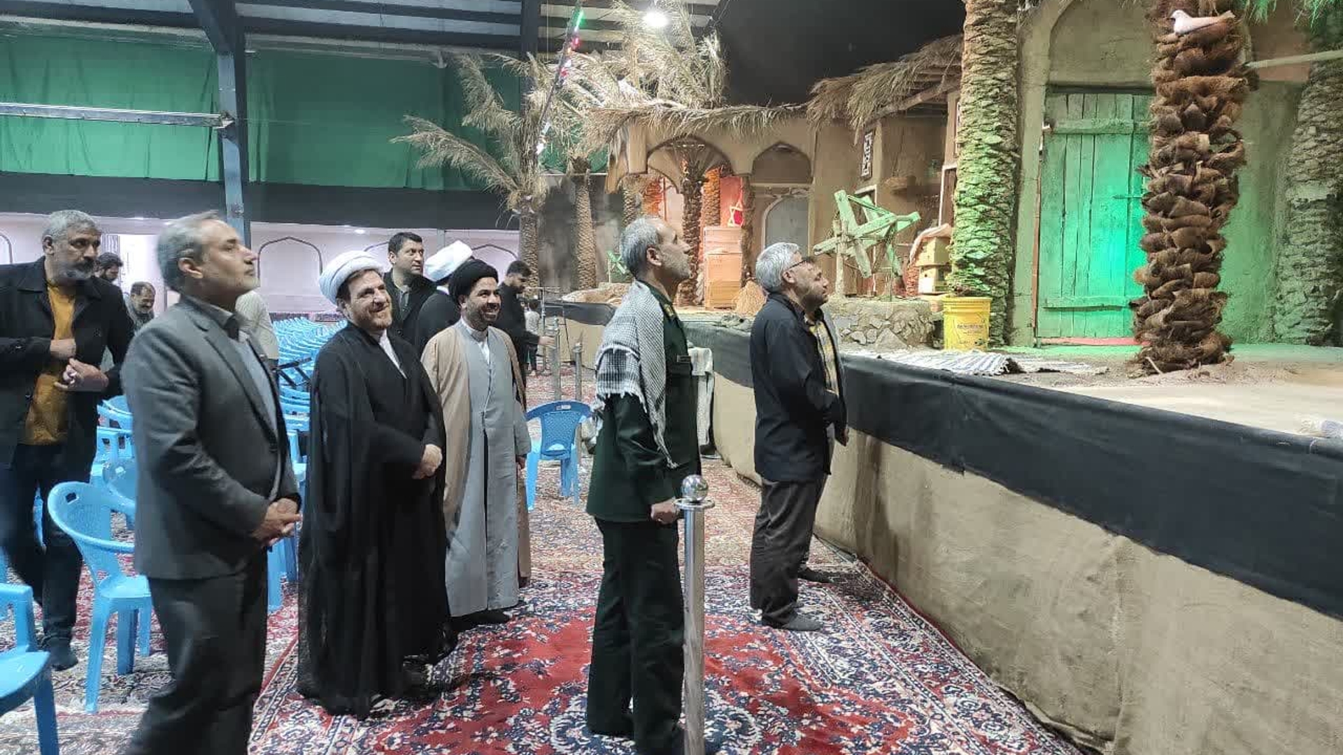 فرماندار و امام جمعه خمین از روند آماده سازی نمایشگاه فاطمیه روستای کفسان بازدید کردند