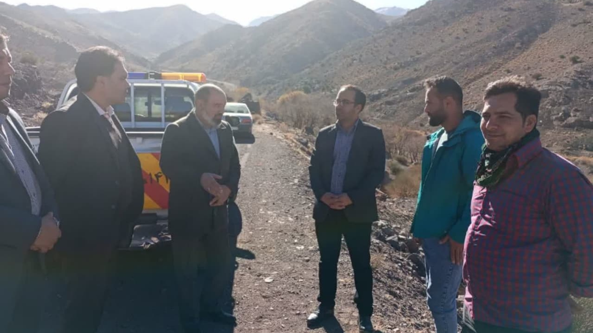 امروز دکتر اتابکی فرماندار به همراه محسن درودیان بخشدار مرکزی و رئیس اداره راهداری شهرستان، دهیار روستا و حاج آقا سرآبادانی از پروژه زیرسازی و آسفالت محور #ابره_در به #سرآبادان بازدید نمودند.