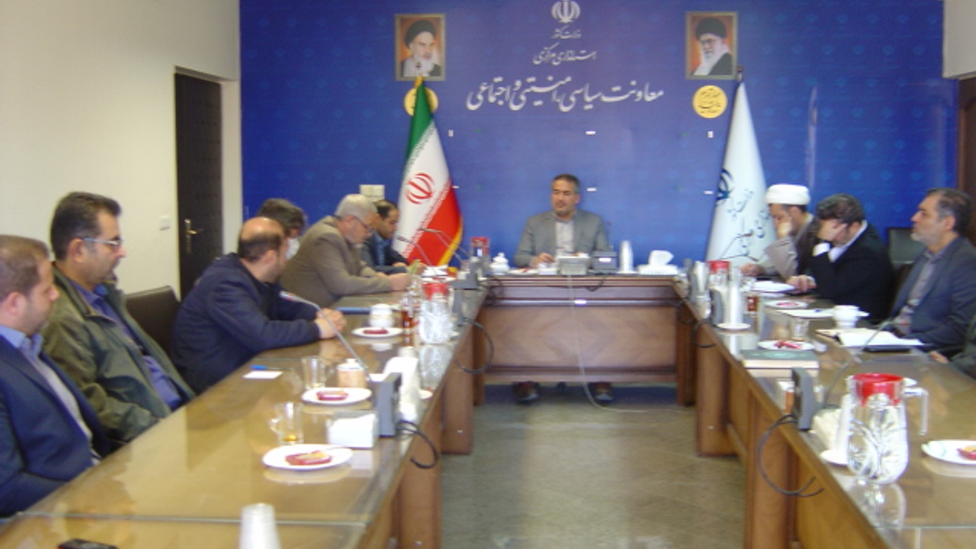 جلسه مشترک مقابله با قاچاق انسان و کمیسیون پیشگیری و مقابله با تروریسم استان در ساعت 8 صبح روز چهارشنبه مورخ 15-9-1402 به ریاست آقای رحیمی تبار مدیر کل امنیتی و انتظامی برگزار گردید.