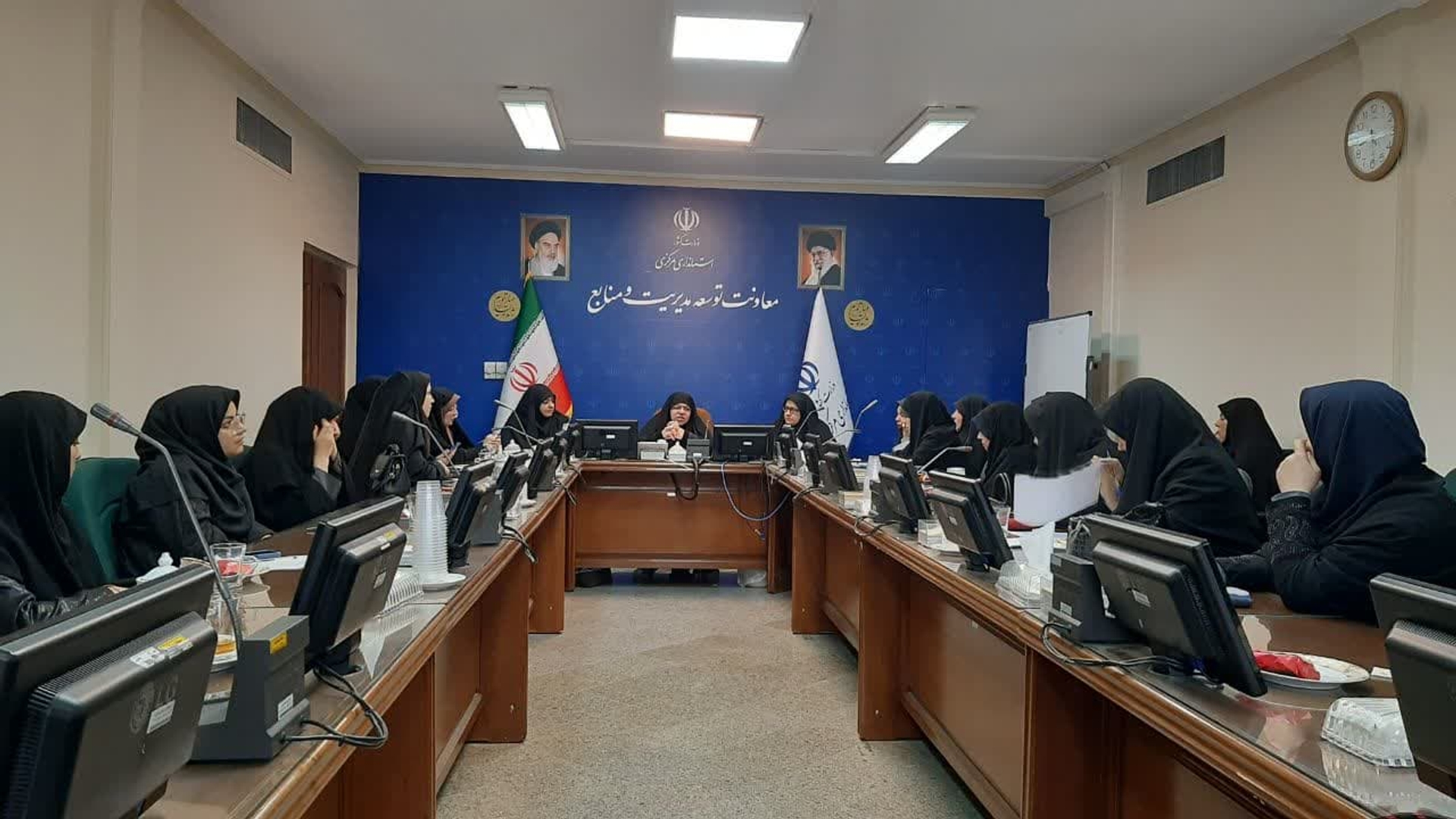 جلسه شورای هماهنگی زنان در دفاع مقدس به ریاست مفتح زاده مدیر کل امور بانوان  وخانواده با دستور کار هماهنگی برگزاری همایش اسوه های صبر و مقاومت با حضور اعضا در محل استانداری تشکیل گردید .
چهارشنبه ۱۵ آذر ۱۴۰۲