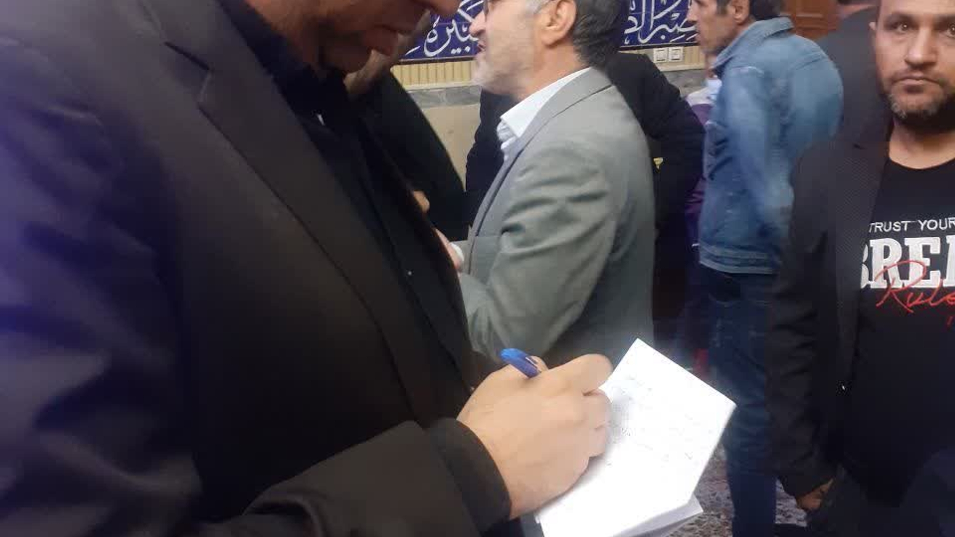 ✅بی واسطه با مردم-برپایی میزخدمت  در مسجد شهدا در انتهای خیابان راهزان