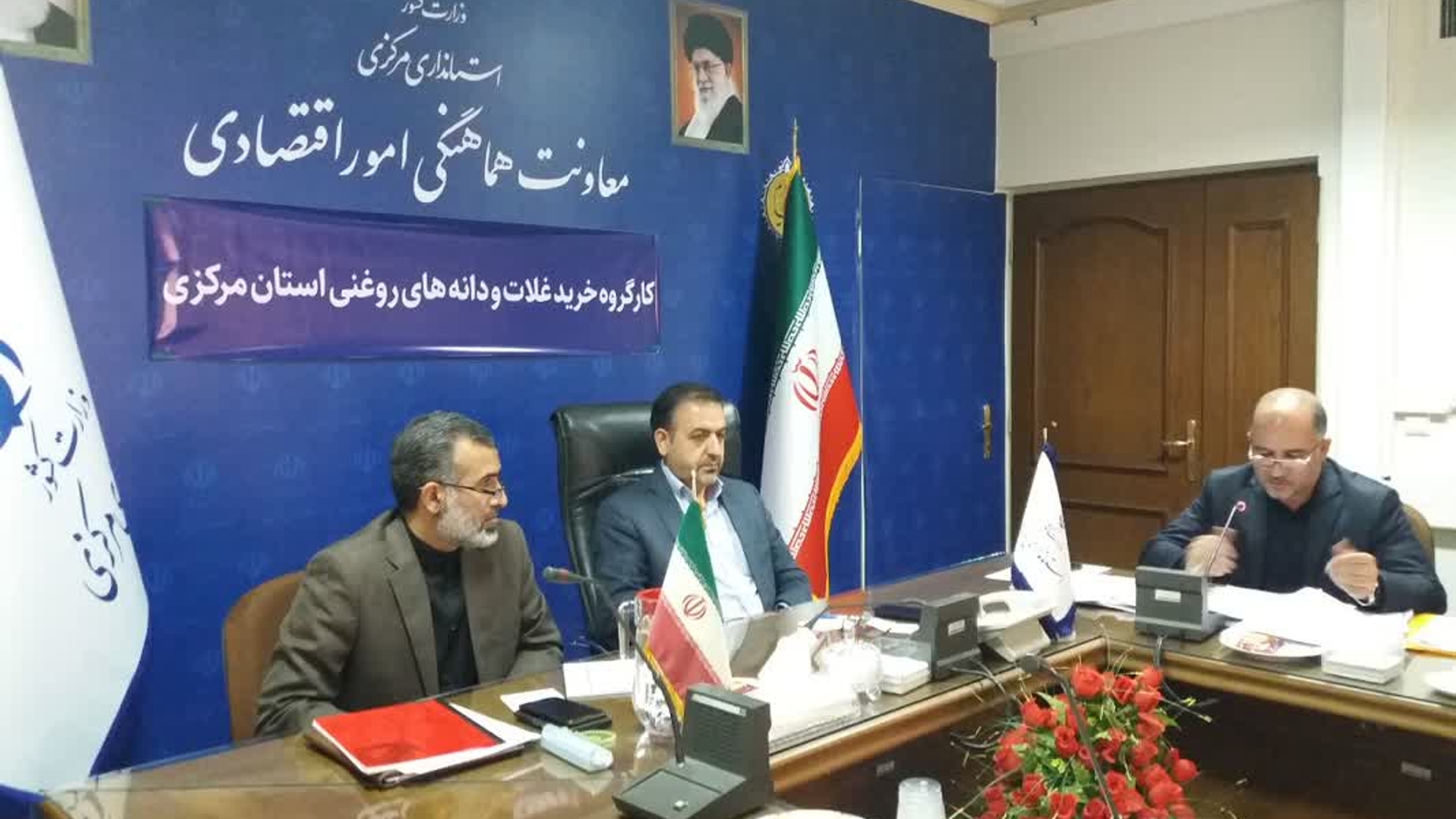 برنامه ریزی برای رفع نواقص ومشکلات خرید غلات ودانه های روغنی
جلسه کارگروه خرید غلات ودانه های روغنی به ریاست معاون هماهنگی امور اقتصادی وتوسعه منطقه ای برگزار گردید.
در این جلسه مقرر شد نواقص ومشکلاتی که در فرایند خرید سال ۱۴۰۲ وجود داشته بررسی ومستند شده واز همین تاریخ برای رفع مشکلات وکمبودها برنامه ریزی شود.
همچنین در موردپیش بینی ظرفیت خریدوذخیره سازی در شهرستان شازند، وشرایط خرید در شهرستان کمیجان و... مد نظر قرار گیرد ودر عین حال بابت تاخیردر تعیین وابلاغ قیمت خرید تضمینی گندم با توجه به بودجه سال آینده به منظور جلوگیری از مشکلات وتاخیرات بوجود آمده در سال جاری،سازمان مدیریت وبرنامه ریزی استان مکاتبه وپیگیری لازم را از سازمان برنامه وبودجه کشور داشته باشد.
دوشنبه ۱۴۰۲-۰۹-۱۳