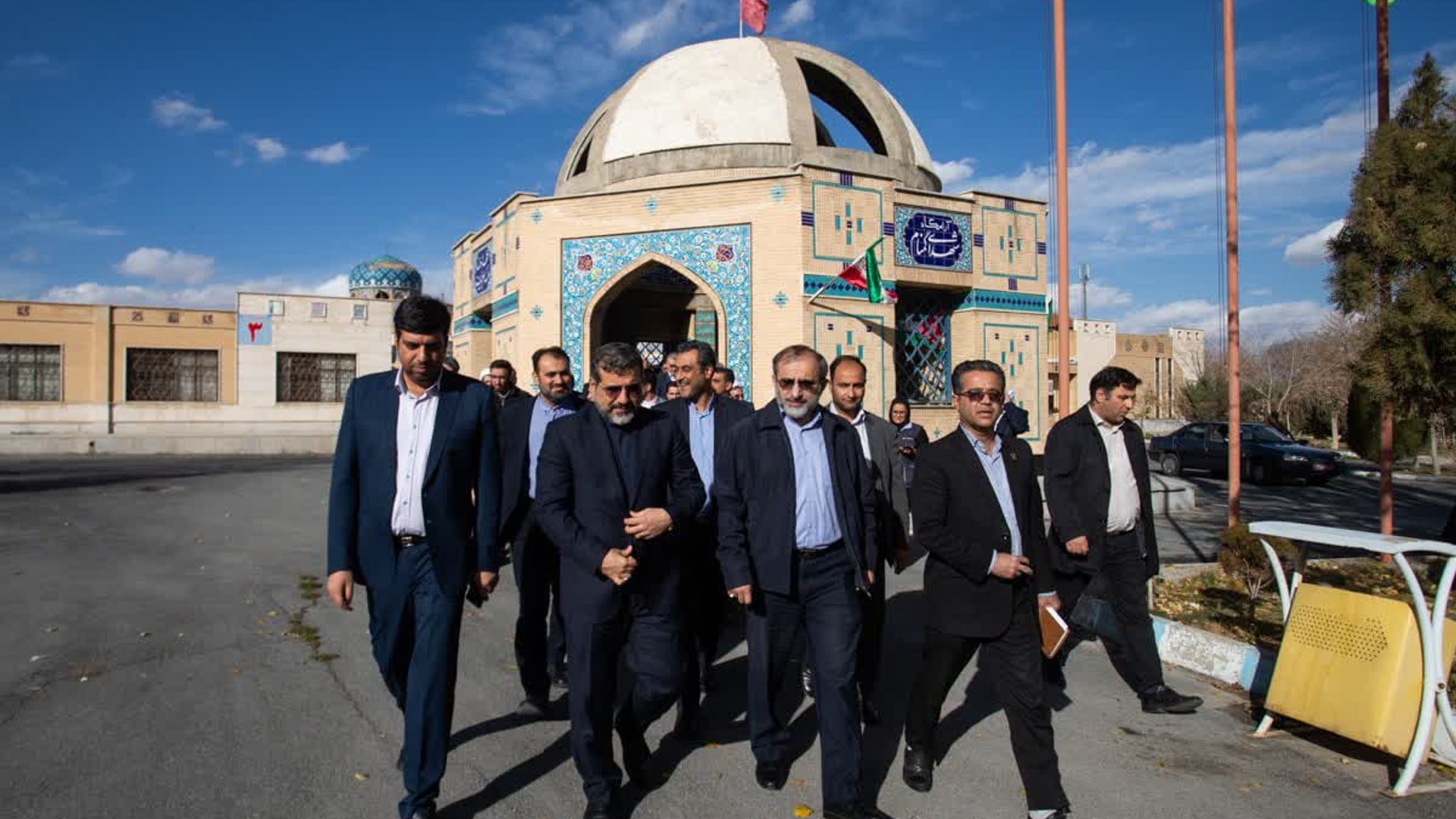 💠وزیر ارشاد به مقام شامخ شهدای گمنام ادای احترام کرد