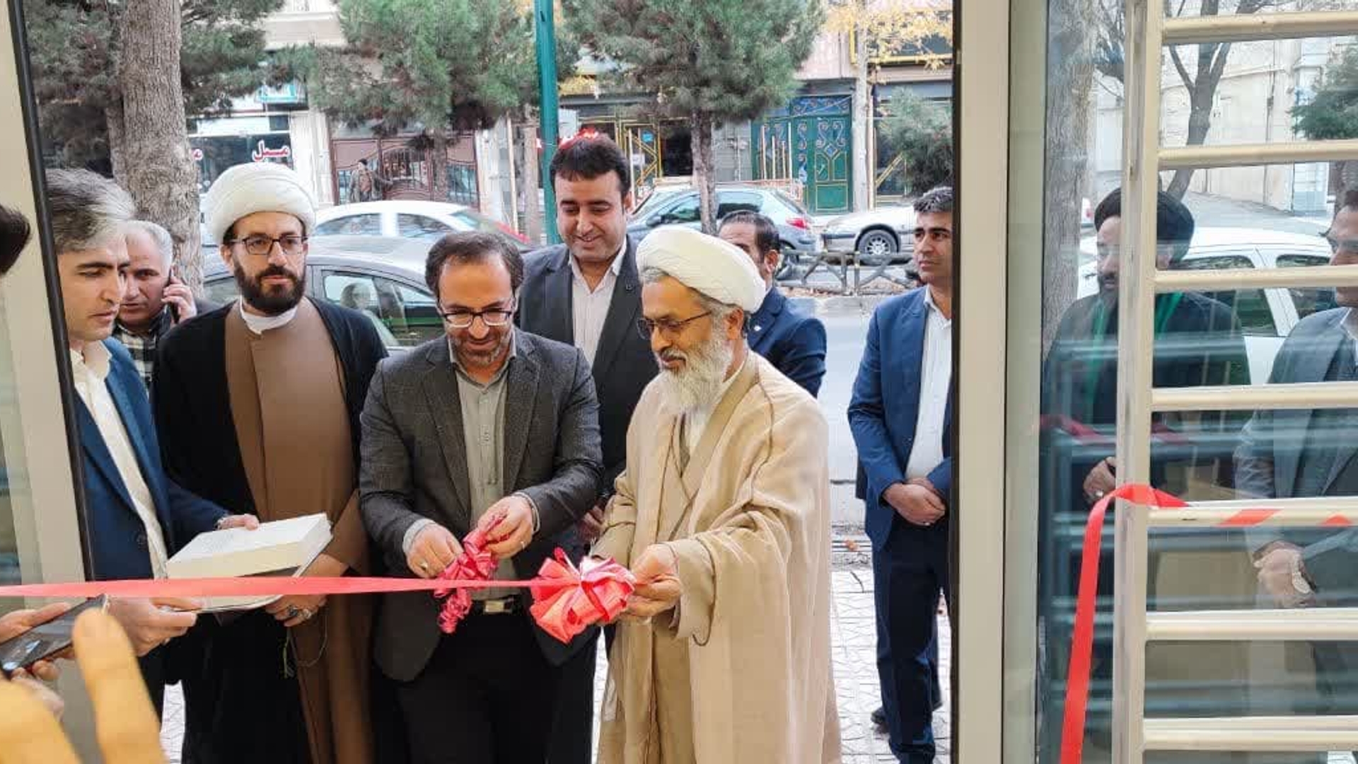 افتتاح ساختمان جدید بانک قرض الحسنه مهر ایران شعبه تفرش با هویت بصری جدید