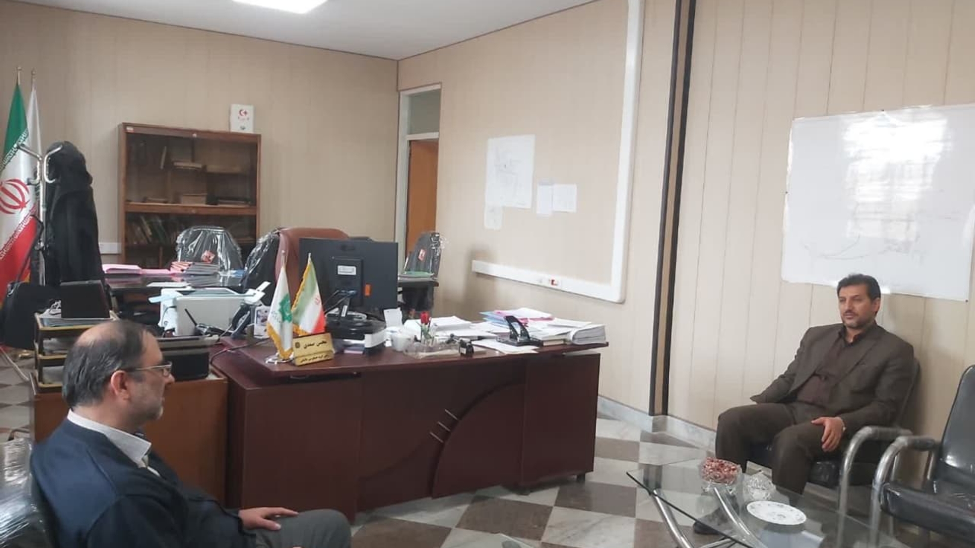 بازدید مهندس وروانی فراهانی فرماندار از اداره امور مالیاتی شهرستان و بررسی نحوه خدمات رسانی به مراجعین و انجام امور محوله