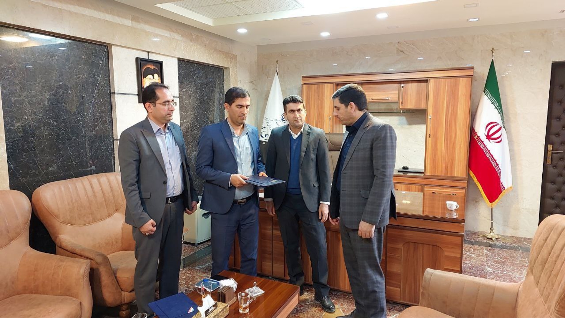 آیین تکریم رییس سابق و معارفه سرپرست جدید اداره راهداری و حمل و نقل جاده ای شهرستان محلات برگزار شد.