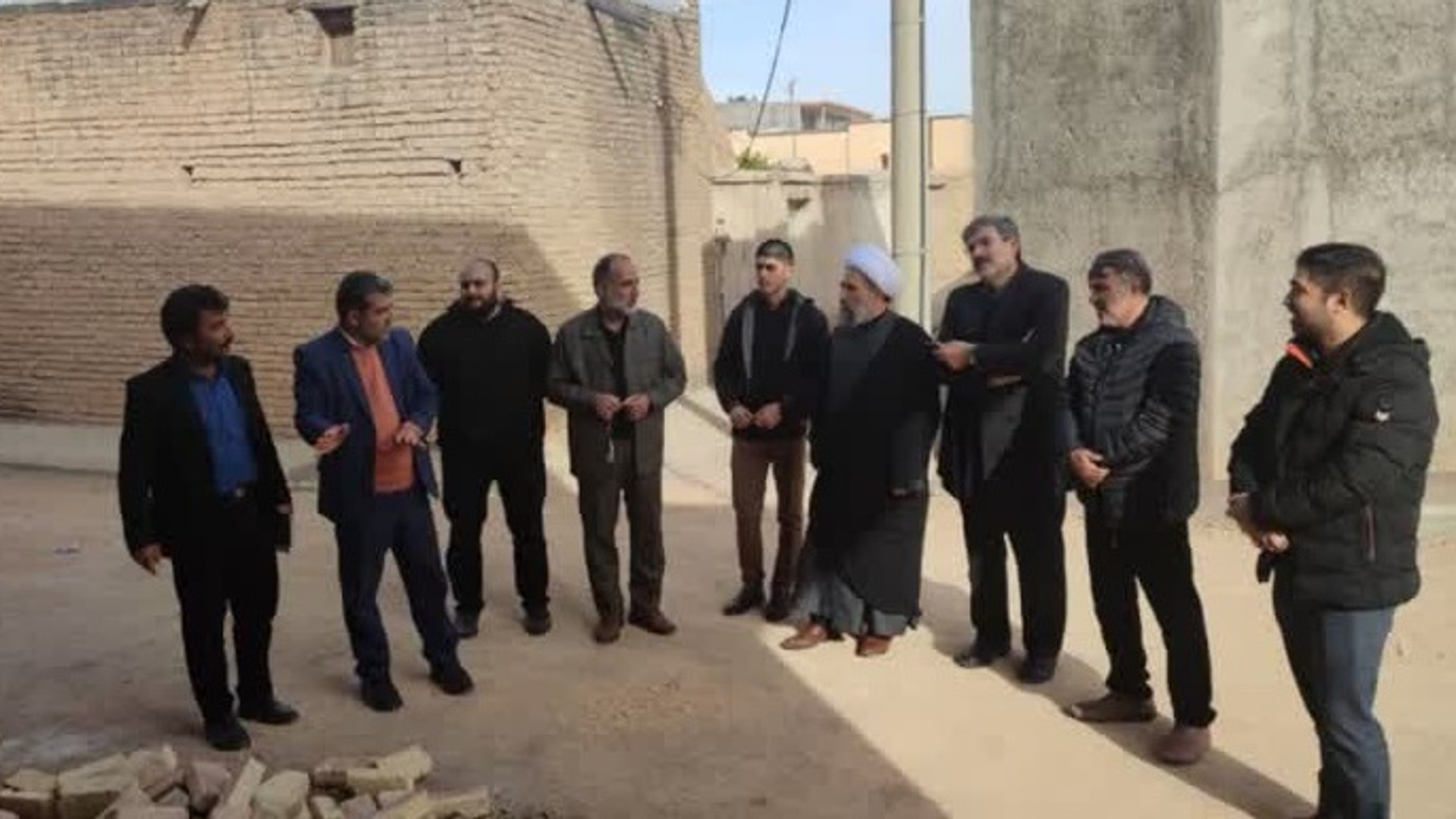 بازدید فرماندار از روند ساخت دفتر و بیت امام جمعه شهر زاویه