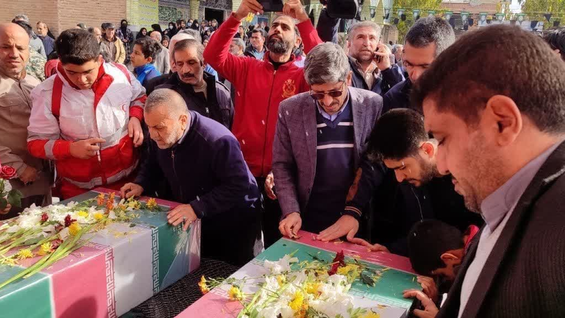 پیکر ۵ شهید دفاع مقدس در زرندیه تشییع شد