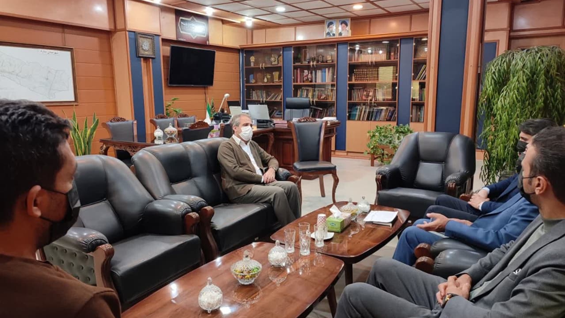 دیدار  فتاحی، مدیر کل دامپزشکی  استان مرکزی به همراه رییس این اداره در ساوه با مهدی الیاسی معاون استاندار و فرماندار ویژه شهرستان ساوه