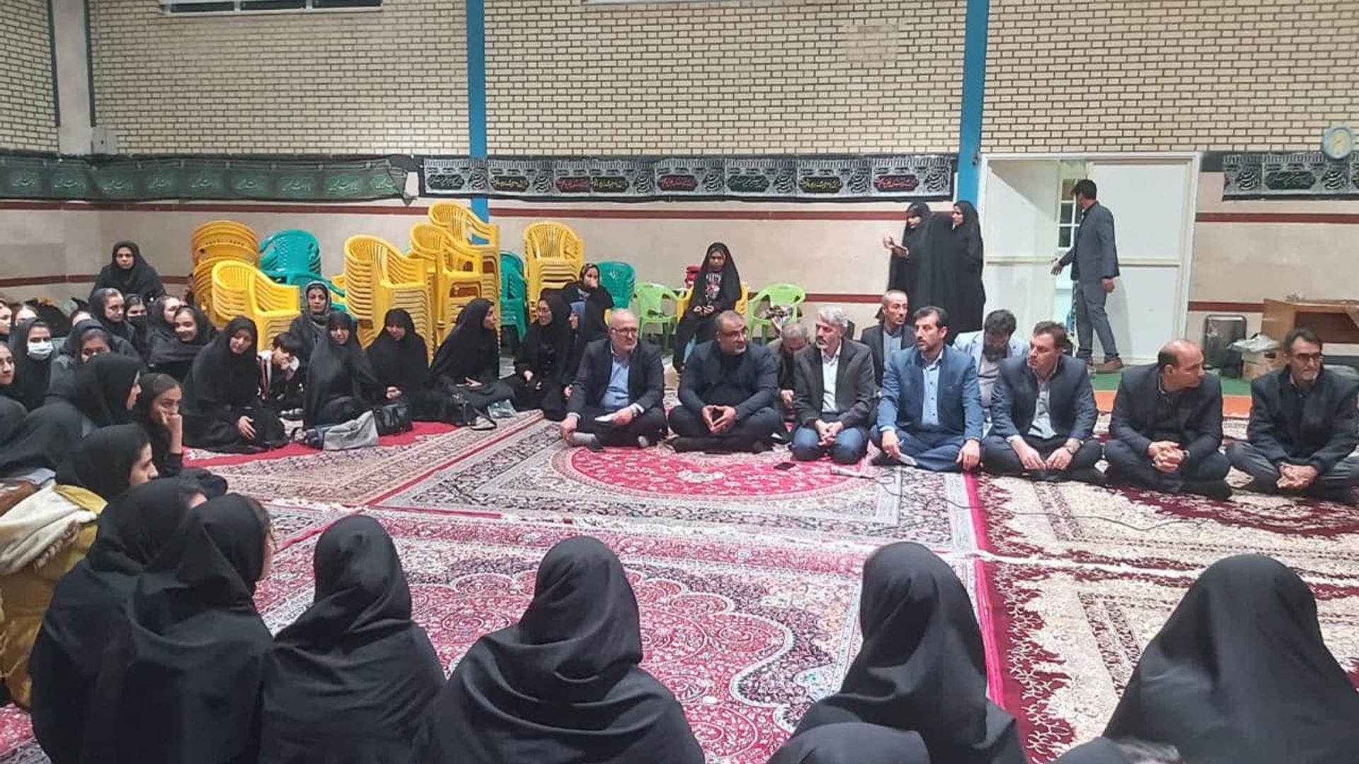 مراسم سوگواری شهادت حضرت فاطمه زهرا (س) بهمراه آئین سنتی پخت سمنو با حضور مهندس وروانی فراهانی فرماندار،دکتر مولوی مدیرکل آموزش و پرورش استان و تعدادی از مسئولین ادارات شهرستان در محل مدرسه دخترانه محمد رسول الله (ص) برگزار گردید.