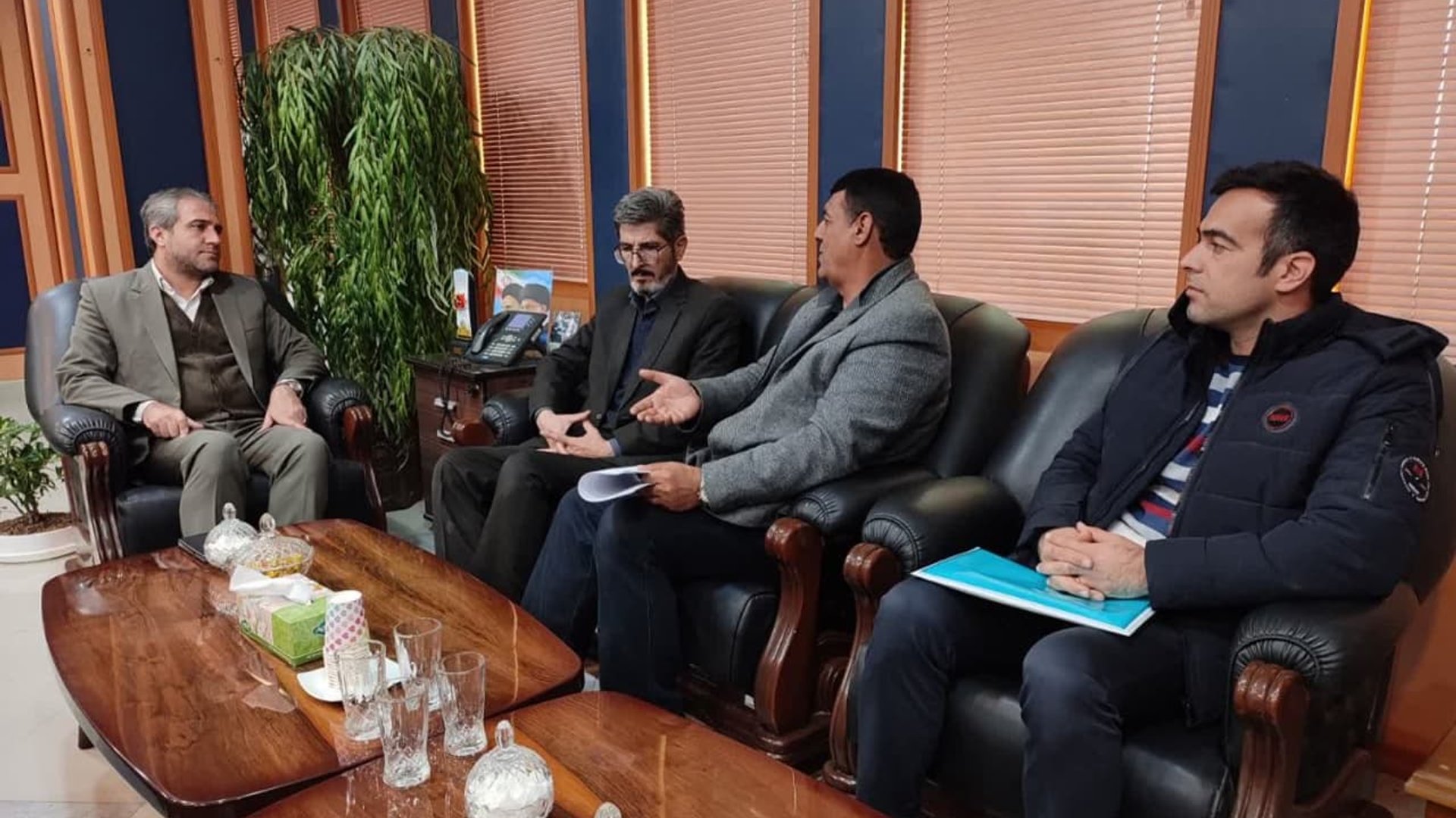 شهردار و اعضای شورای اسلامی شهر نوبران با مهدی الیاسی معاون استاندار و فرماندار ویژه شهرستان ساوه دیدار و گفتگو کردند.