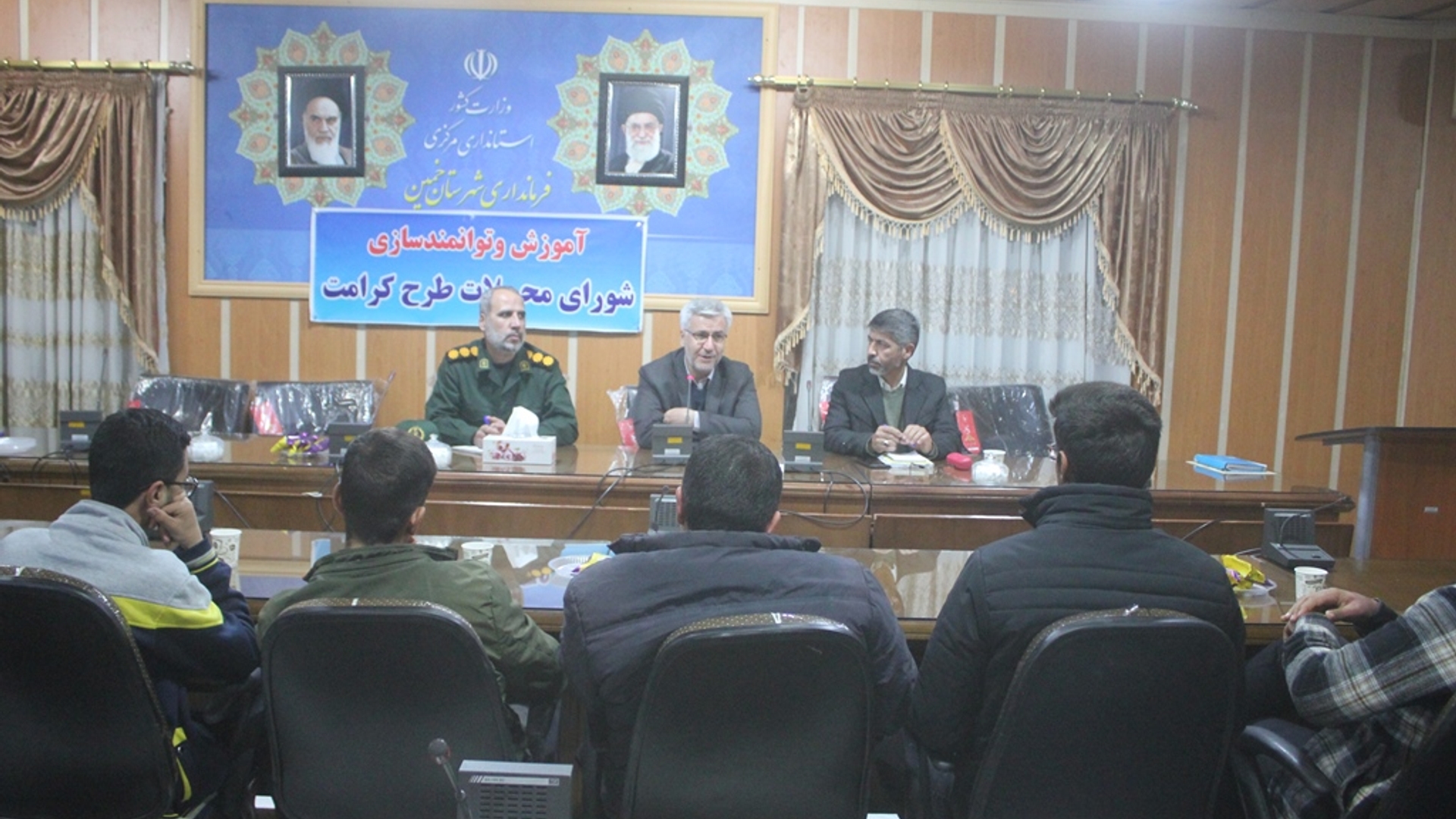 نشست هم اندیشی مدیران و اعضای شورای محلات کم برخوردار خمین برگزار شد