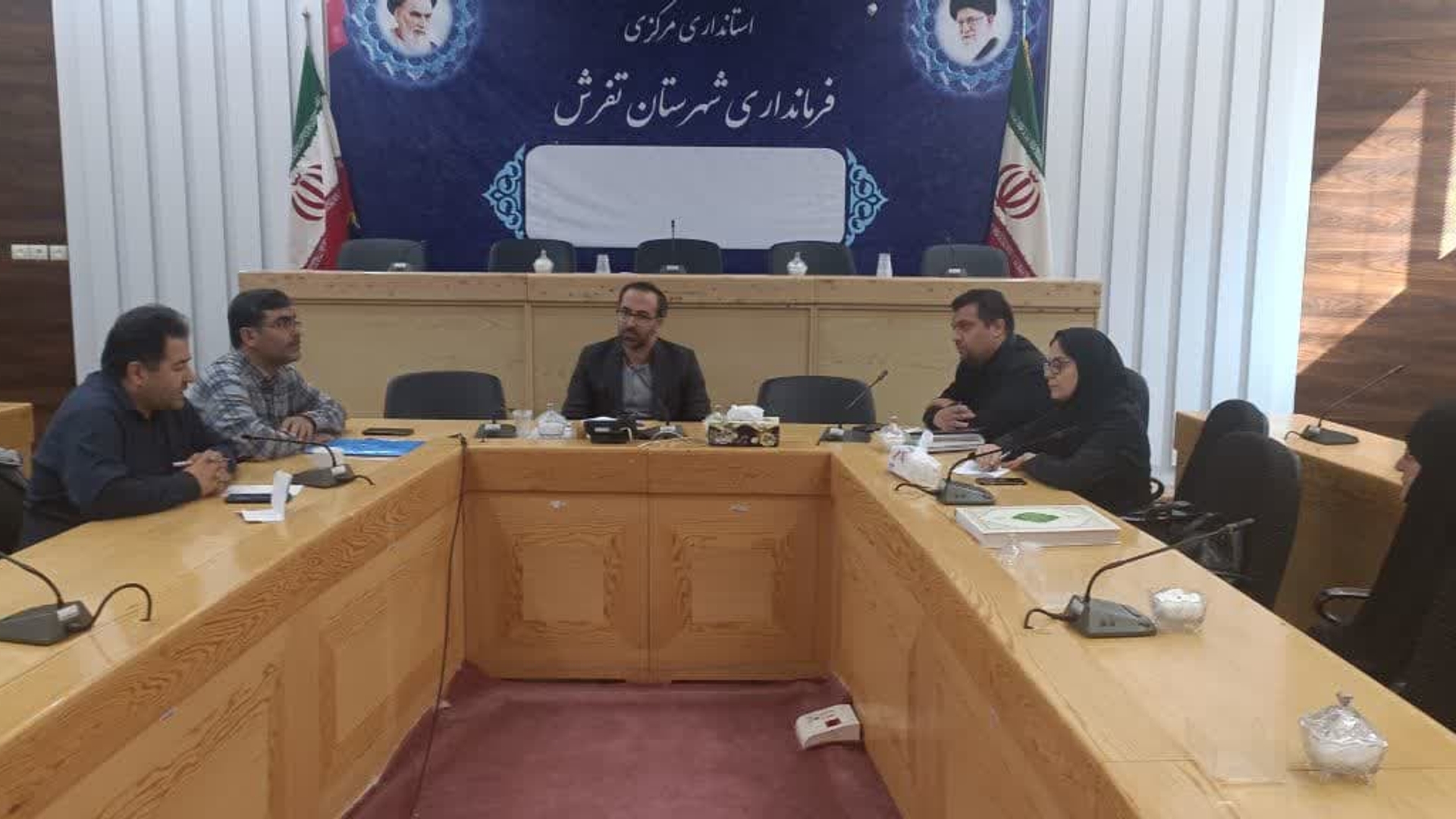 نشست مجمع مطالبه گران شهرستان با فرماندار