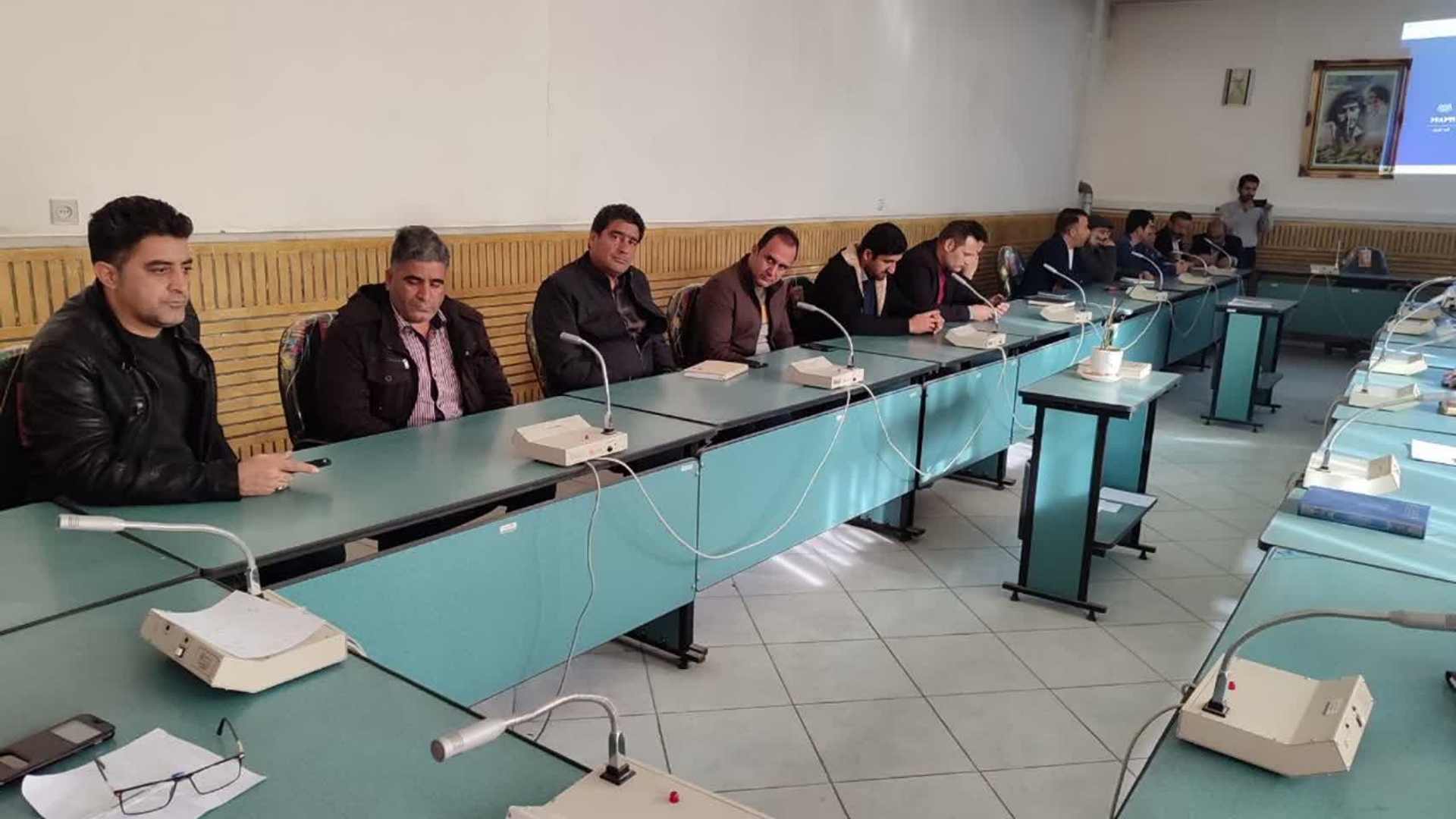 برگزاری کارگاه آموزشی با عنوان آشنایی با سامانه ستاد ویژه دهیاران بخش مرکزی و زاویه شهرستان زرندیه