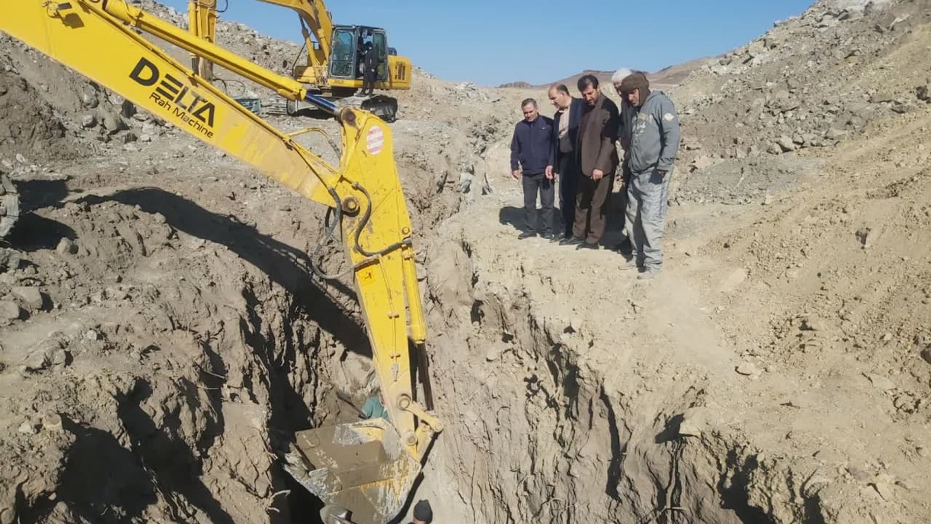 بازدید مهندس وروانی فراهانی فرماندار‌‌ به اتفاق قربانپور بخشدار مرکزی از آخرین وضعیت پروژه لایروبی قنات روستای بهارستان و دیدار با مردم شریف روستا