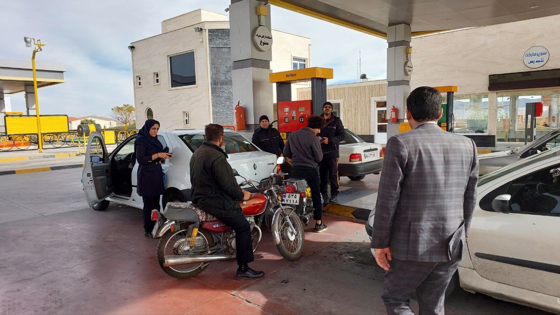 بررسی میدانی سرپرست فرمانداری شهرستان محلات از جایگاه های سوخت