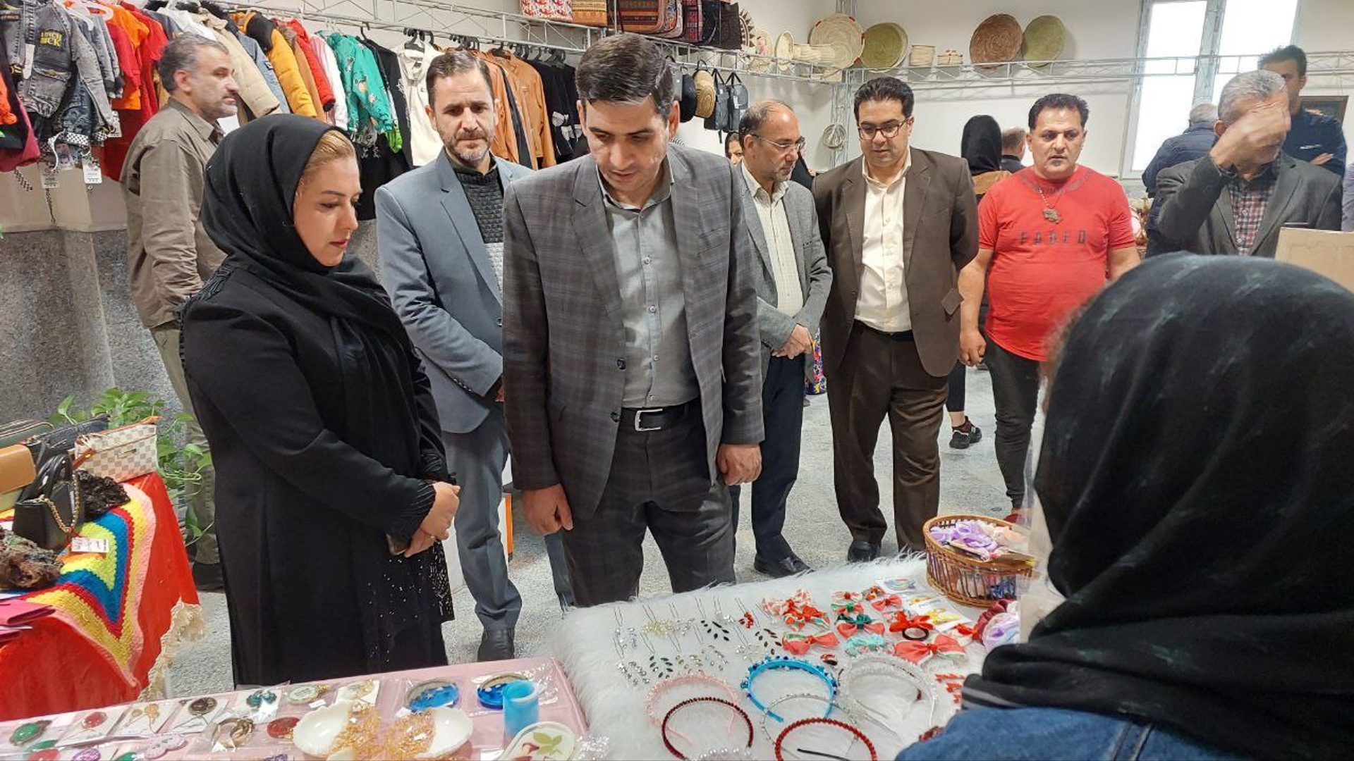 پنجمین نمایشگاه دست آفریده های بانوان (ویژه شب یلدا) افتتاح شد.