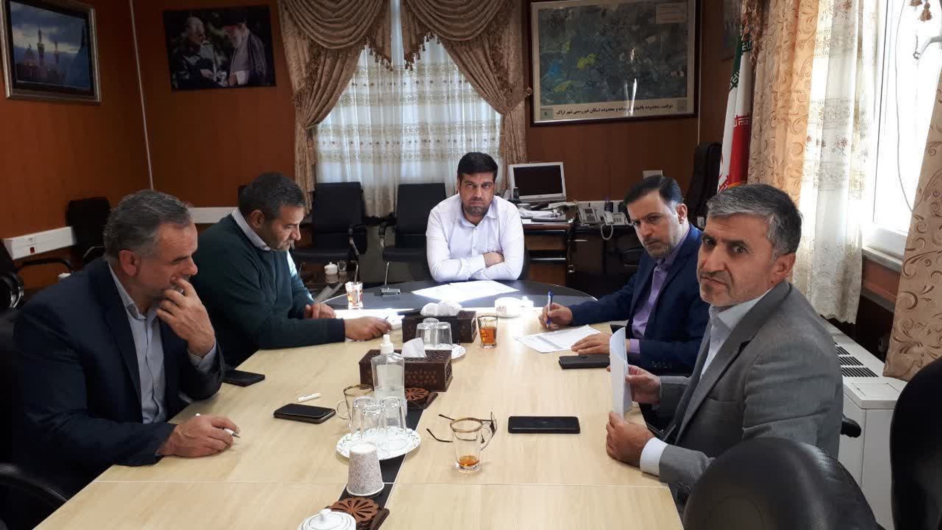 نشست هیات تطبیق مصوبات شوراهای اسلامی اراک  برگزار شد.