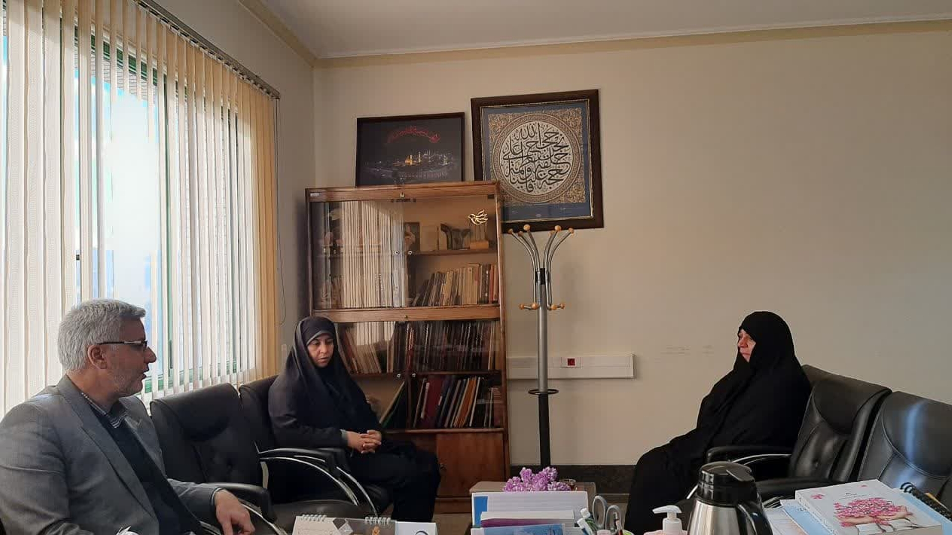 نشست  هماهنگی برگزاری پیش کنگره زنان تاثیر گذار استان با حضورکمانکش فرماندار خمین به ریاست مفتح زاده مدیر کل امور بانوان وخانواده استانداری در محل دفتر امور بانوان وخانواده تشکیل گردید .
دوشنبه ۴ دی ۱۴۰۲