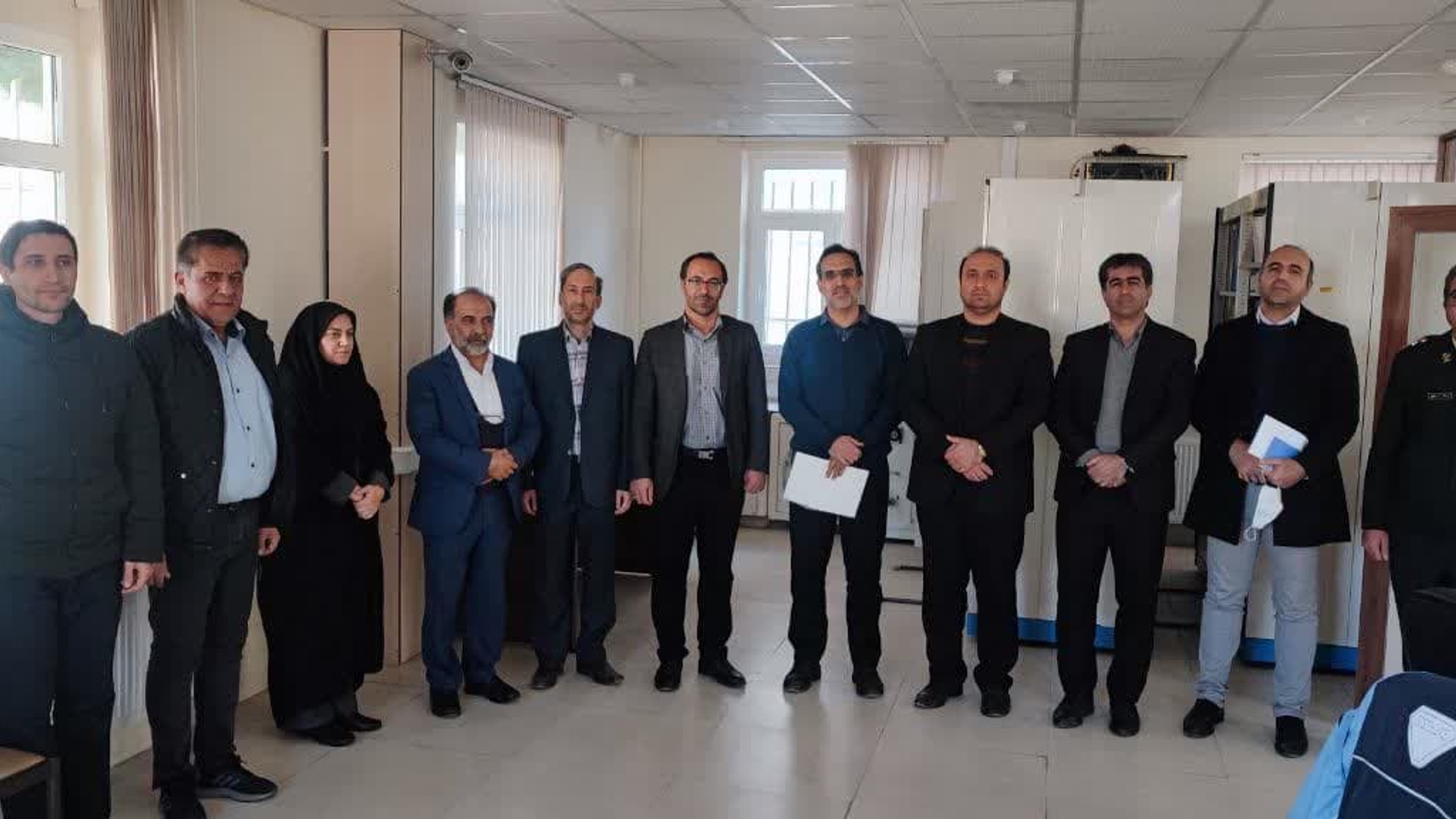 به مناسبت گرامیداشت هفته ثبت احوال دکتر اتابکی فرماندار  به همراه مشهدی مشاور نماینده، شهردار و رئیس شورای اسلامی شهر و نماینده فرمانده انتظامی و شبکه بهداشت با حضور در اداره ثبت احوال این هفته را به رییس و پرسنل این اداره تبریک و با اهدا لوح تقدیر نمودند.